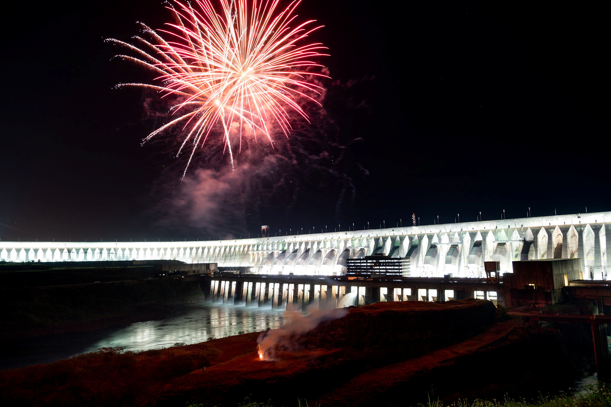 Itaipu Iluminada volta a acontecer nesta sexta-feira (8). Foto: Sara Cheida/Itaipu Binacional. 
