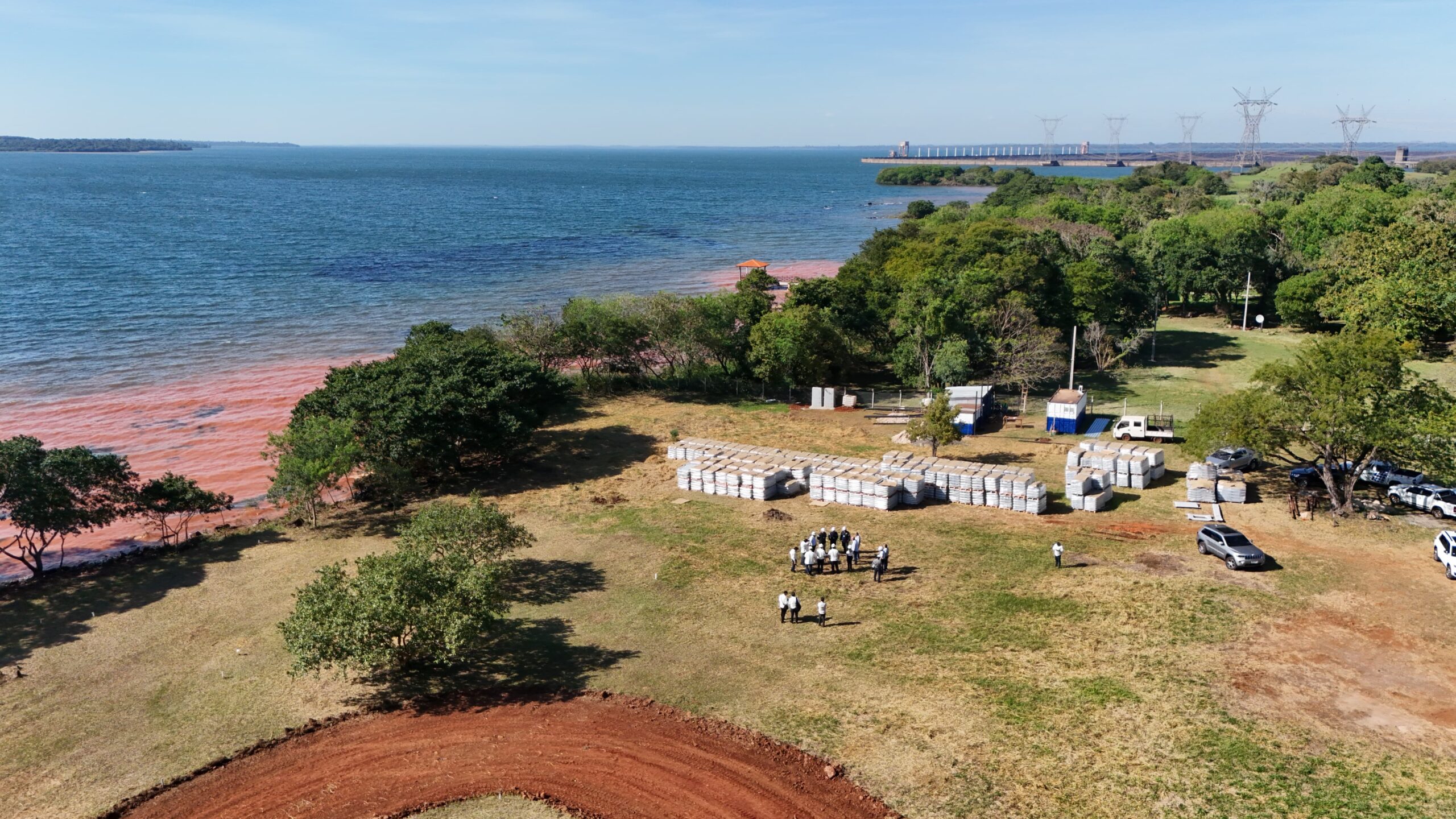 Director general de ITAIPU verificó avance de las obras civiles para la futura Planta Solar Flotante