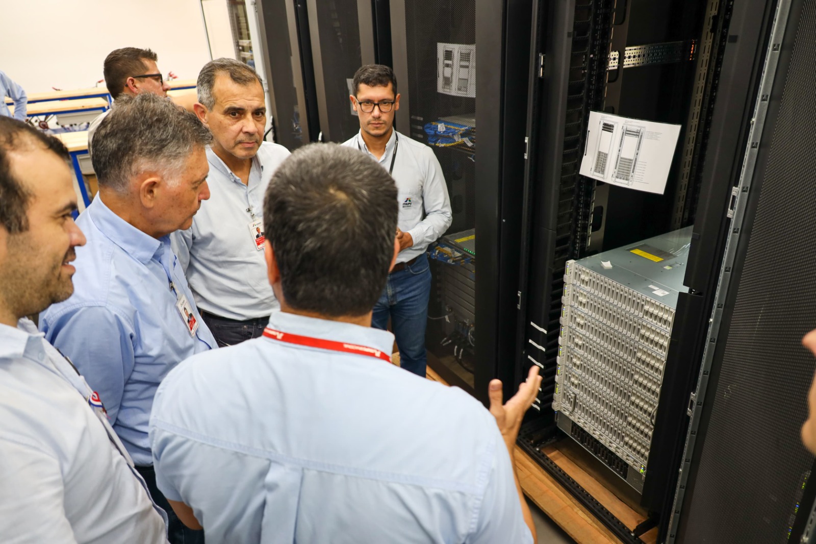 Directores técnicos de ITAIPU verificaron trabajos de la Red Tecnológica de Automatización en el CINTESC