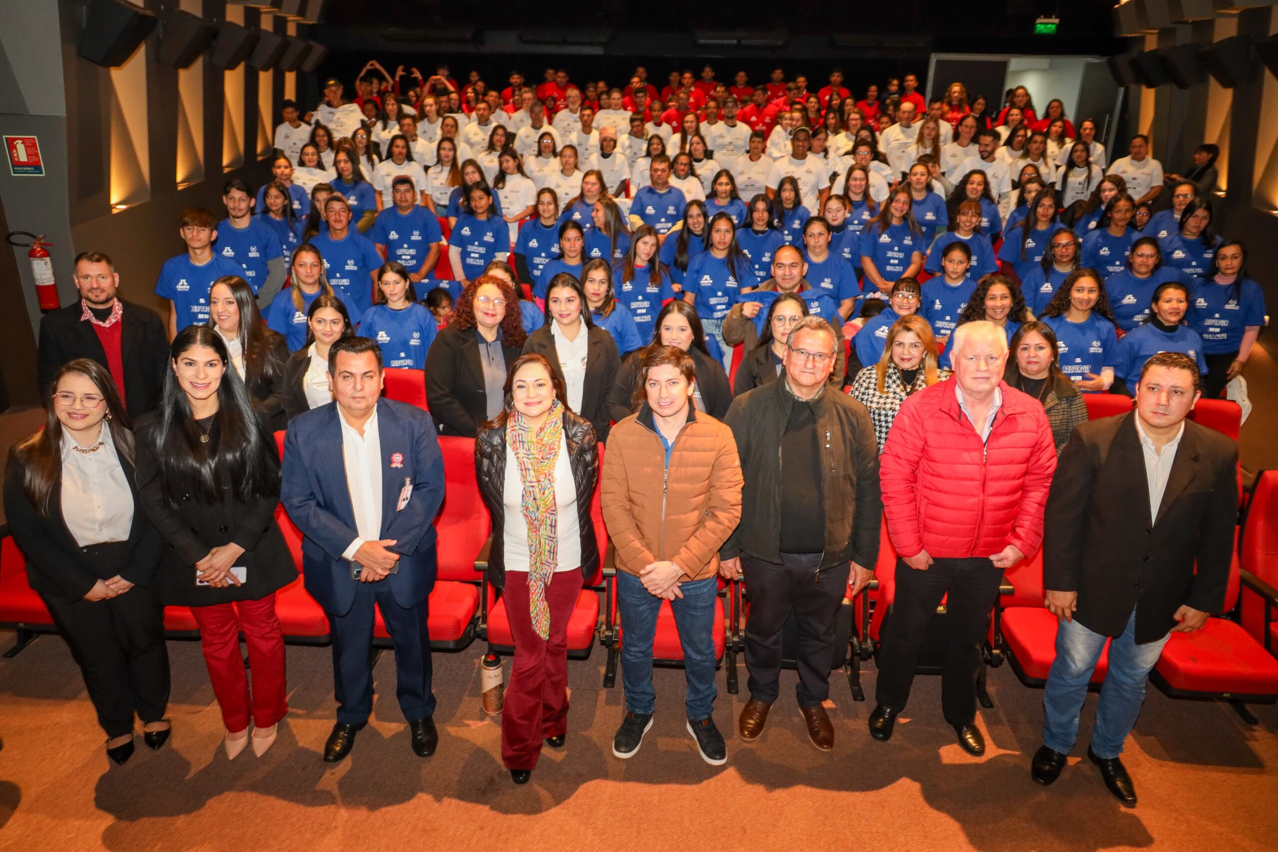 Egresan en Alto Paraná participantes en cursos de electricidad, belleza y costura, patrocinados por ITAIPU
