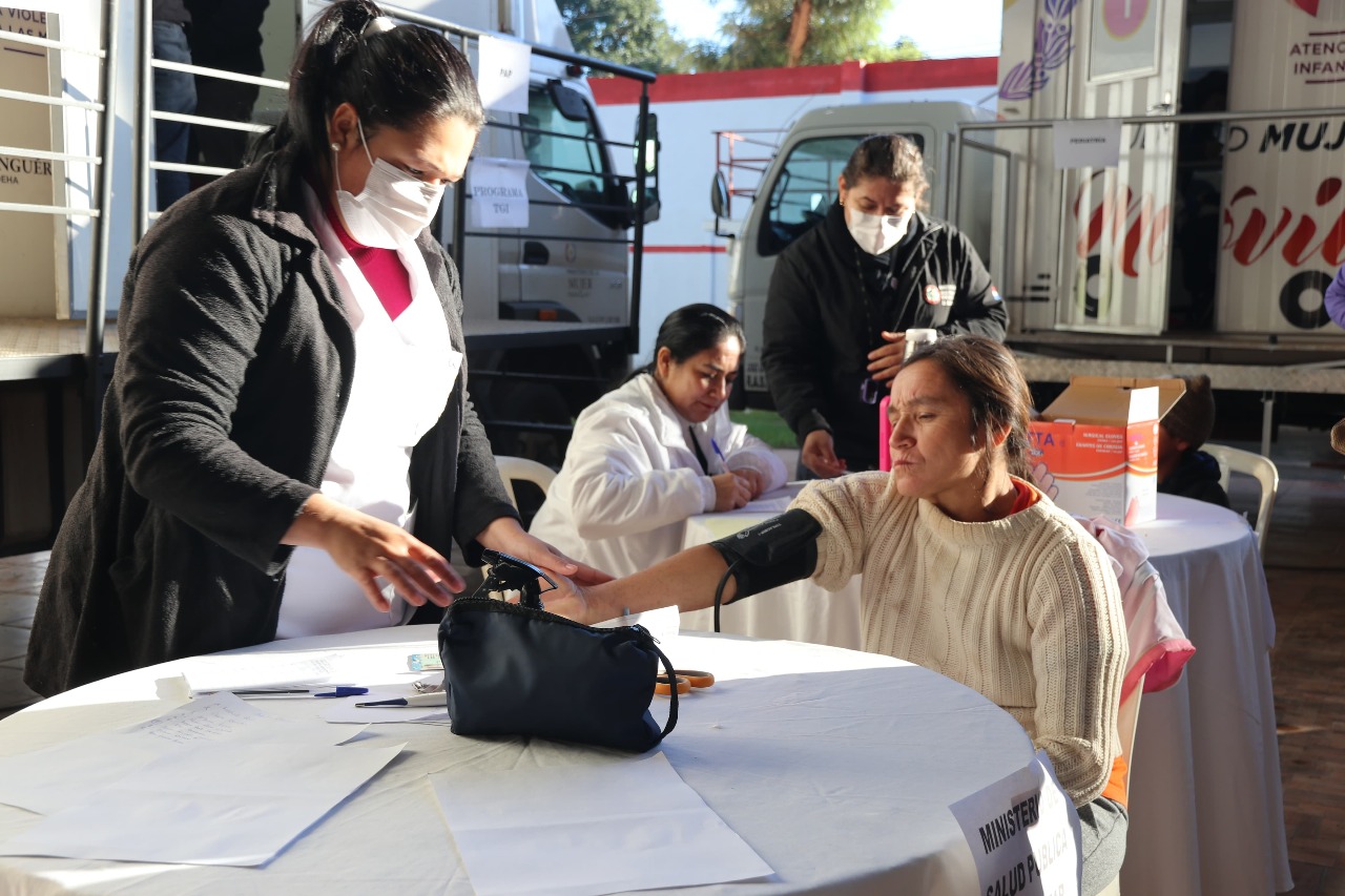 ITAIPU respalda despliegue de Ciudad Mujer Móvil que brindó 1.292 servicios en dos municipios de Caazapá