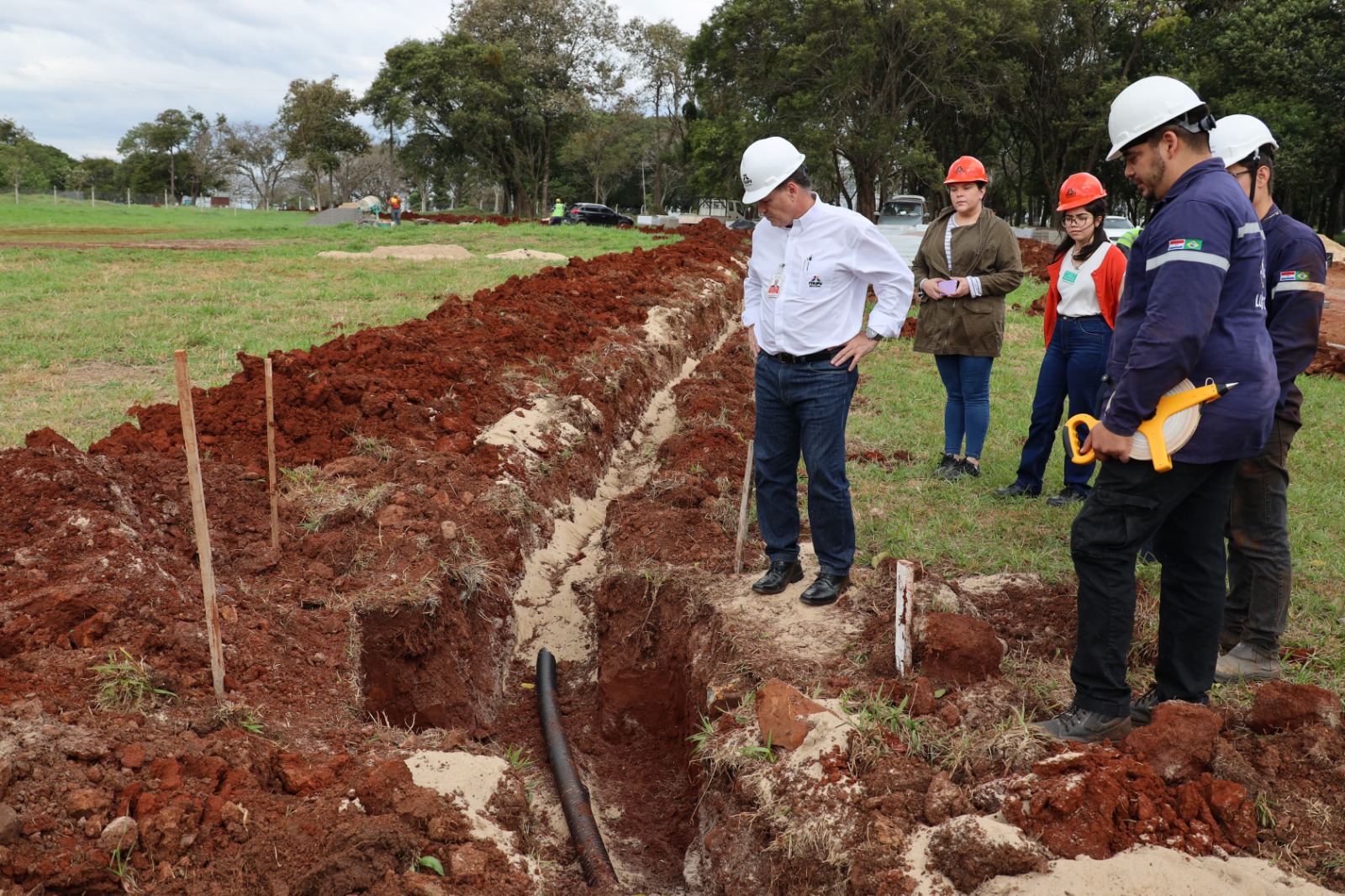 Verifican avances en sitio de obras de la futura Planta Solar Flotante de ITAIPU