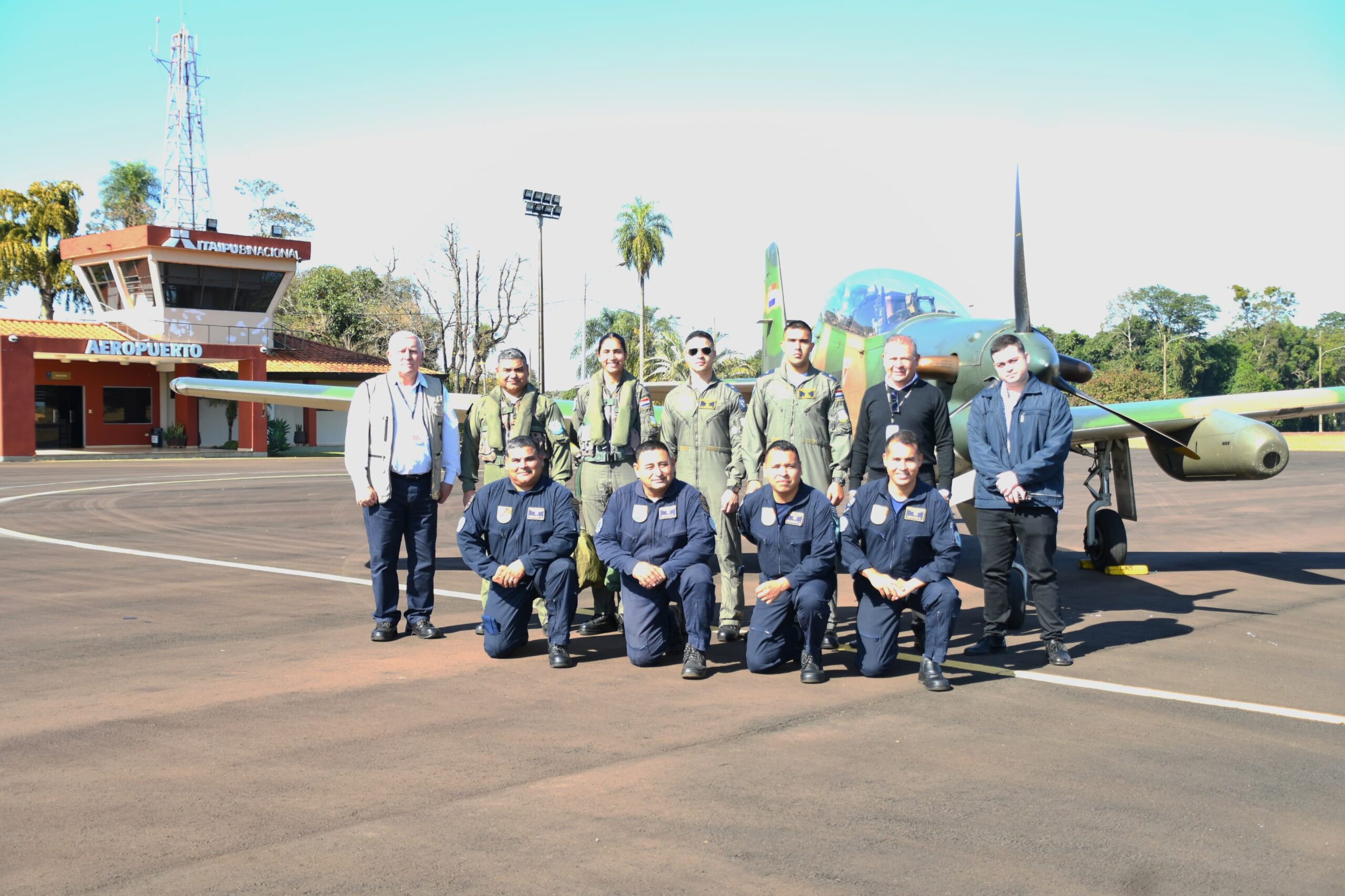 ITAIPU rindió homenaje a los pilotos de caza que custodian sus reservas naturales