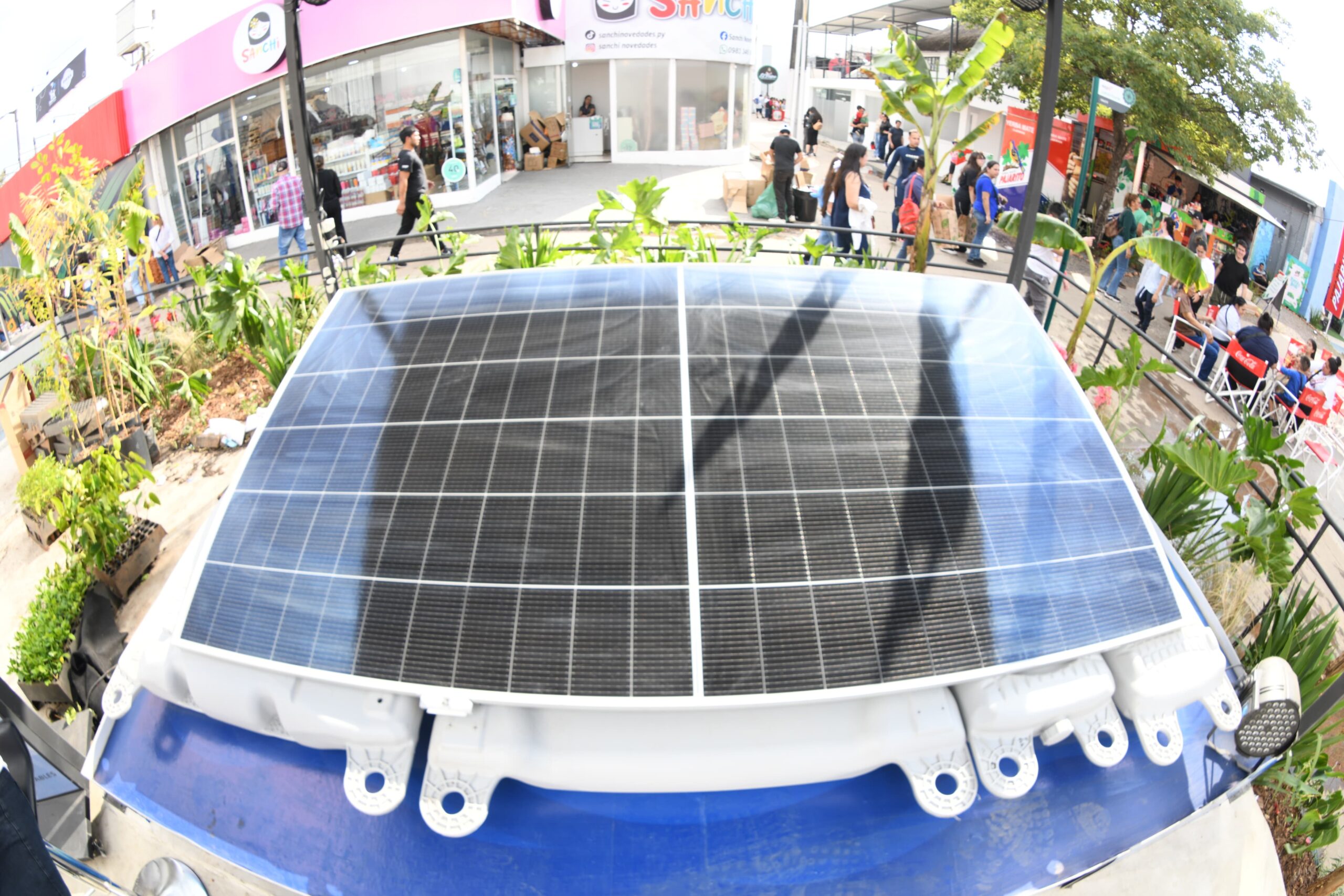 ITAIPU presenta prototipo del proyecto de la Planta Solar Flotante al público de la Expo 2025