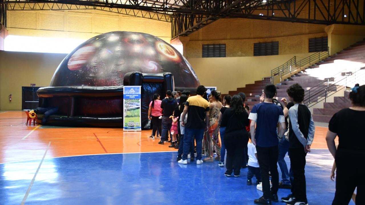 En Polideportivo Tacuru Pucu prosiguen las jornadas astronómicas gratuitas para explorar el cosmos