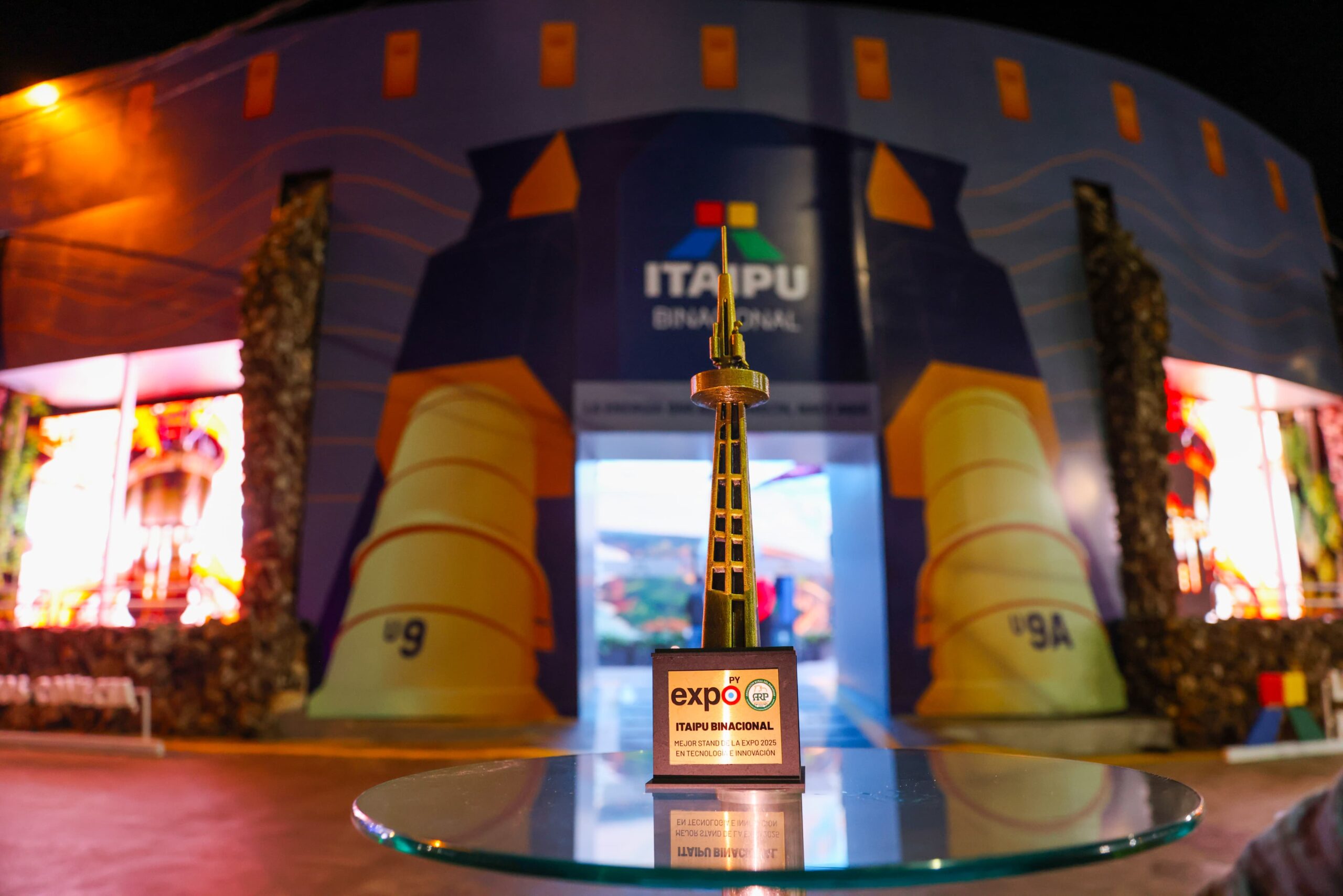 ITAIPU fue premiada por su stand innovador e inmersivo en la Expo Paraguay 2025
