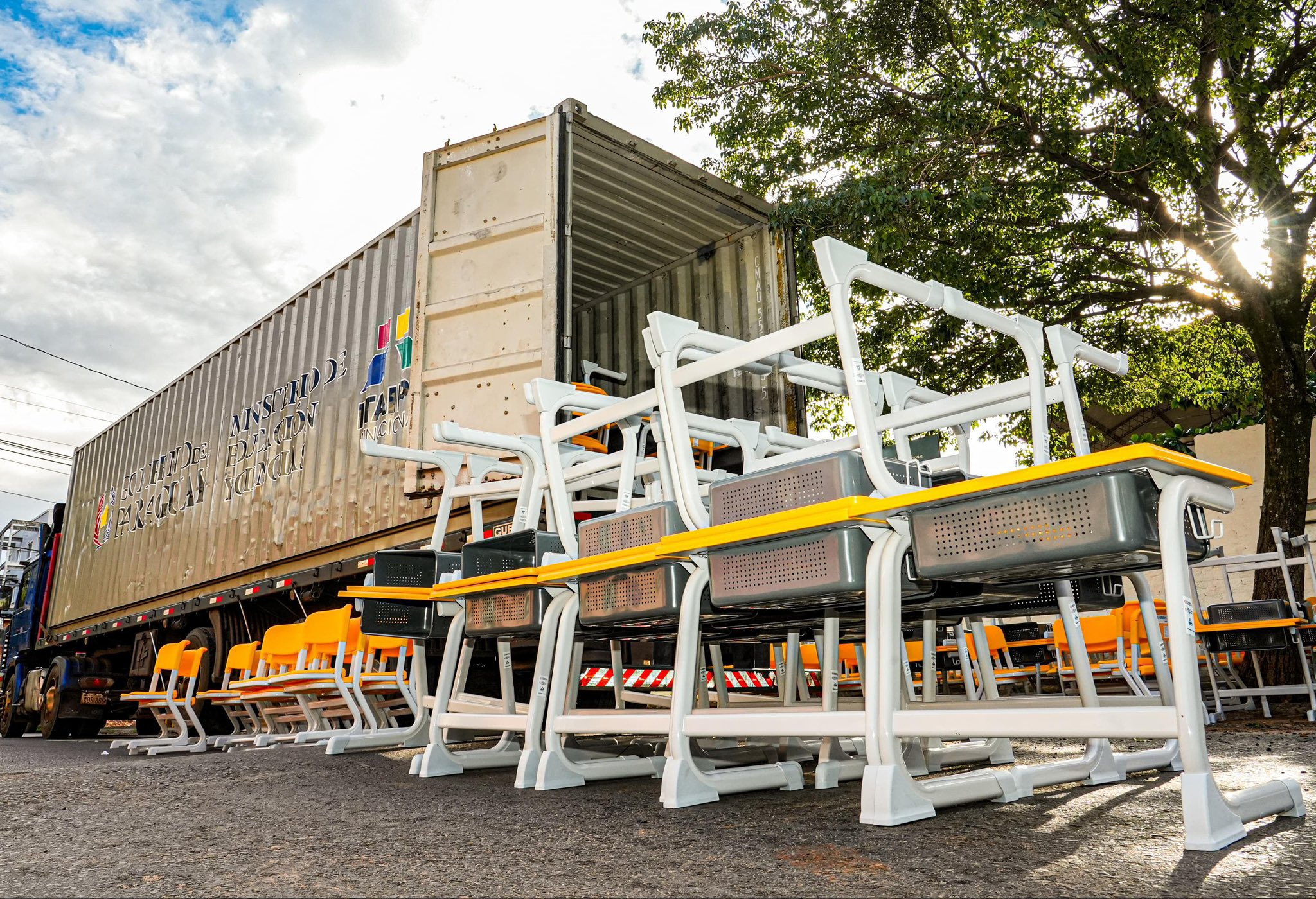 El 94 % de los muebles escolares adquiridos por ITAIPU ya fue entregado a las instituciones priorizadas