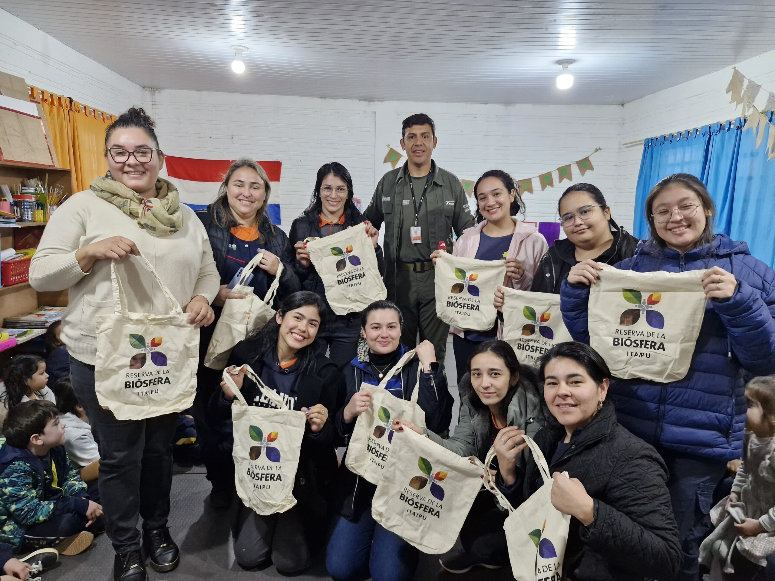 Guardaparques de Tatí Yupí brindaron charla en escuela de Ciudad del Este