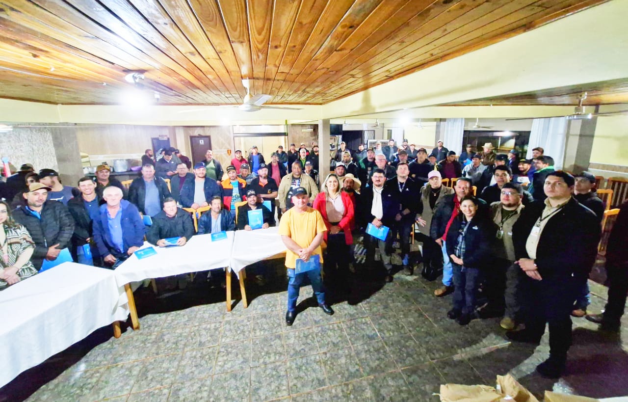 Binacional analiza el uso sostenible del embalse con pobladores de Santa Fe del Paraná
