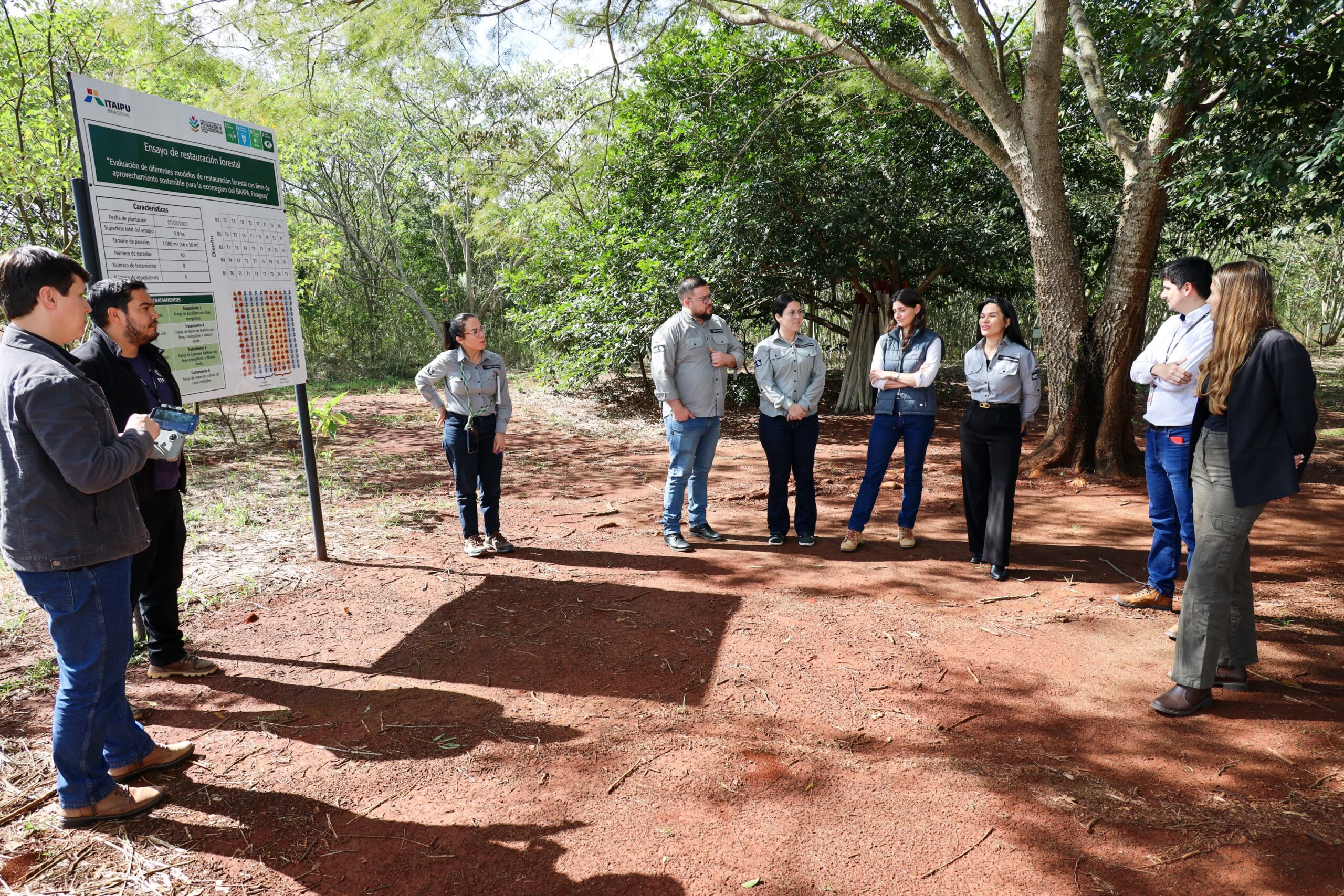 ITAIPU expone sus diversas acciones para el combate al cambio climático al MADES