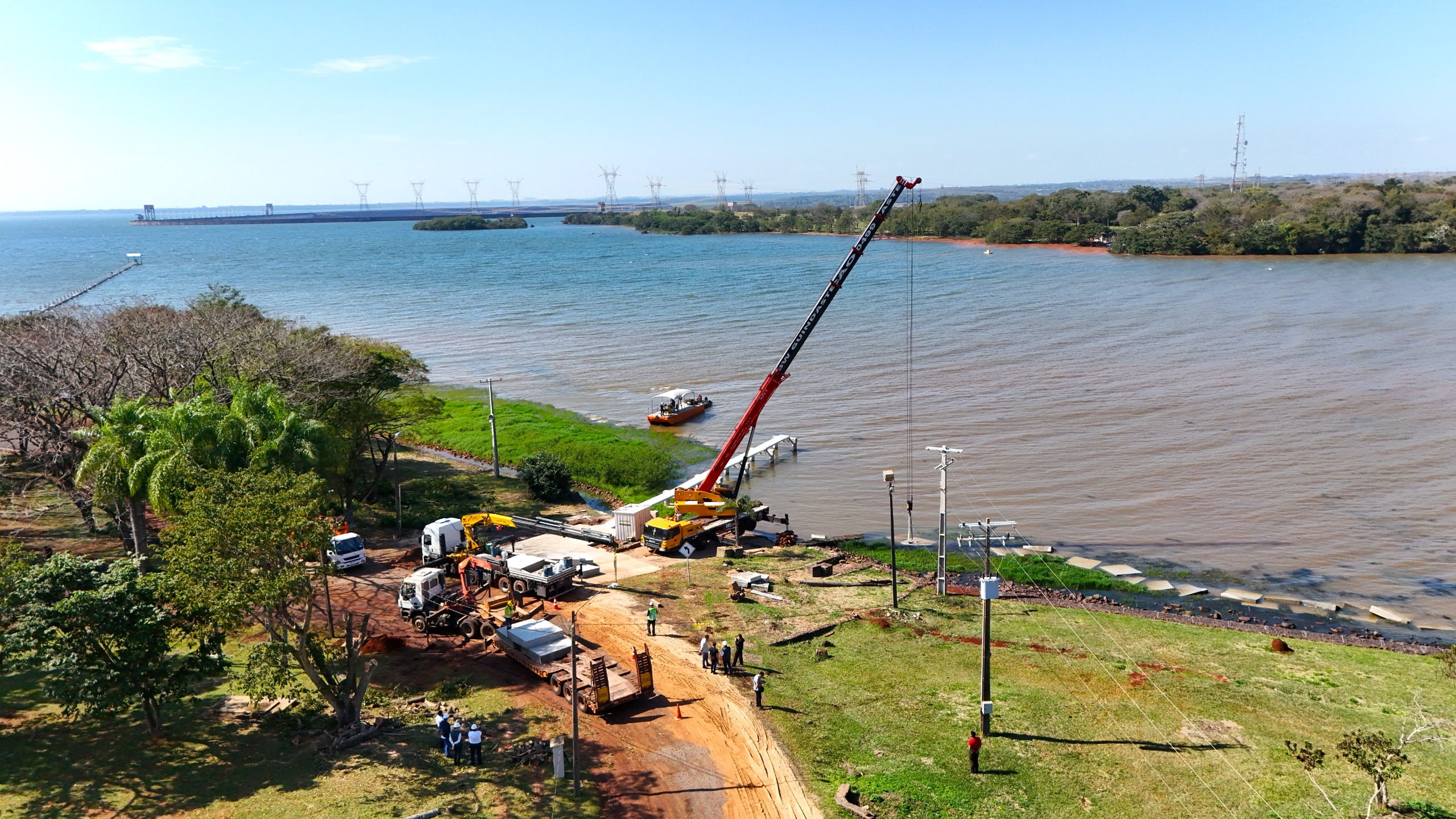 Inicia instalación de anclajes para montar la Planta Solar Flotante en el embalse de ITAIPU