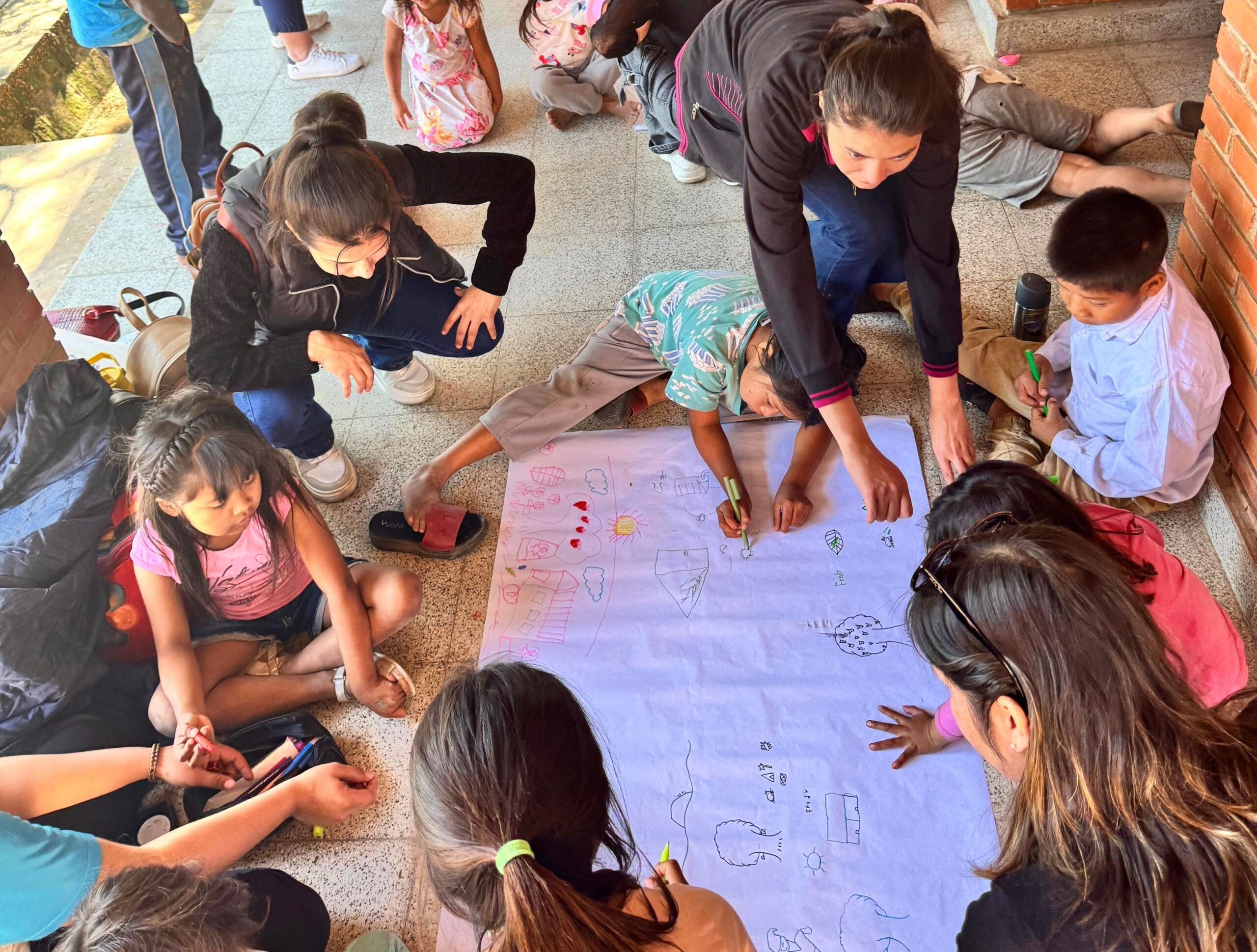 Voluntarios de ITAIPU y extensionistas de la UNA celebraron el Día del Niño en comunidad indígena