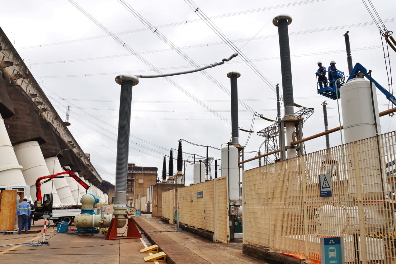 ITAIPU moderniza salida de la línea de 500 kV para reforzar confiabilidad en la transmisión de energía