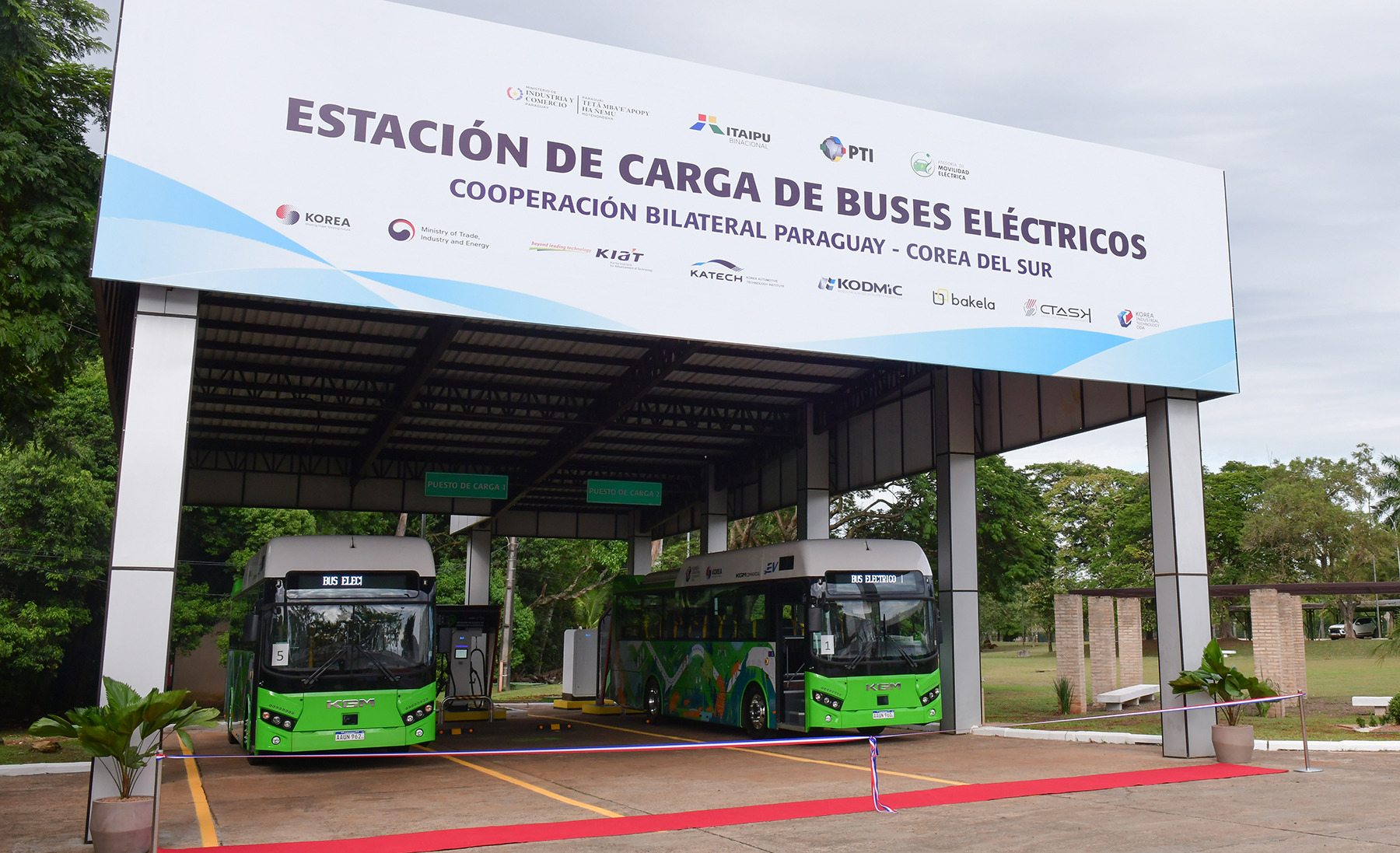 ITAIPU destaca los beneficios de la operación de buses eléctricos entregados por Corea del Sur