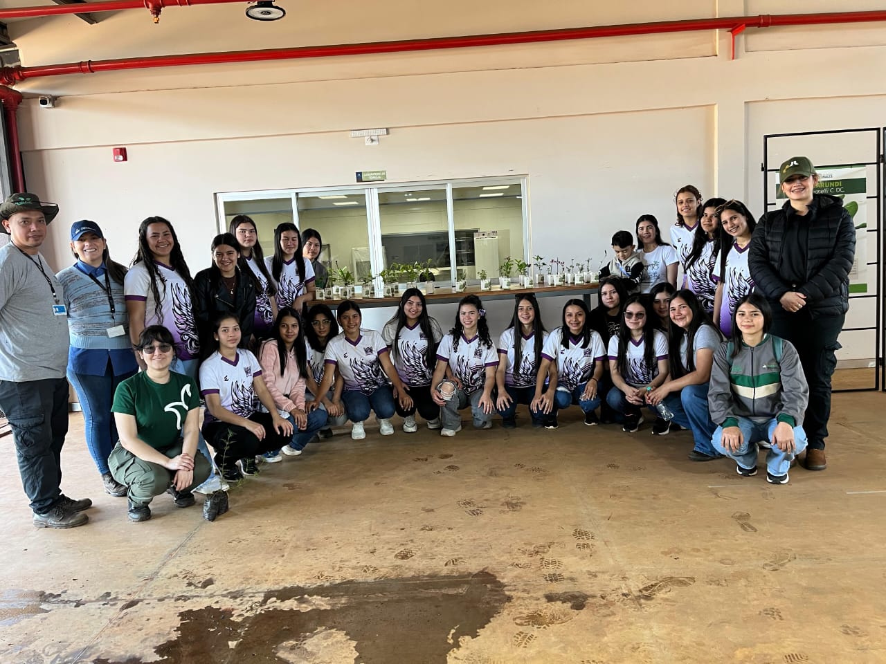 Estudiantes de Canindeyú apreciaron la Central Hidroeléctrica ITAIPU y la Reserva Natural Tatí Yupí