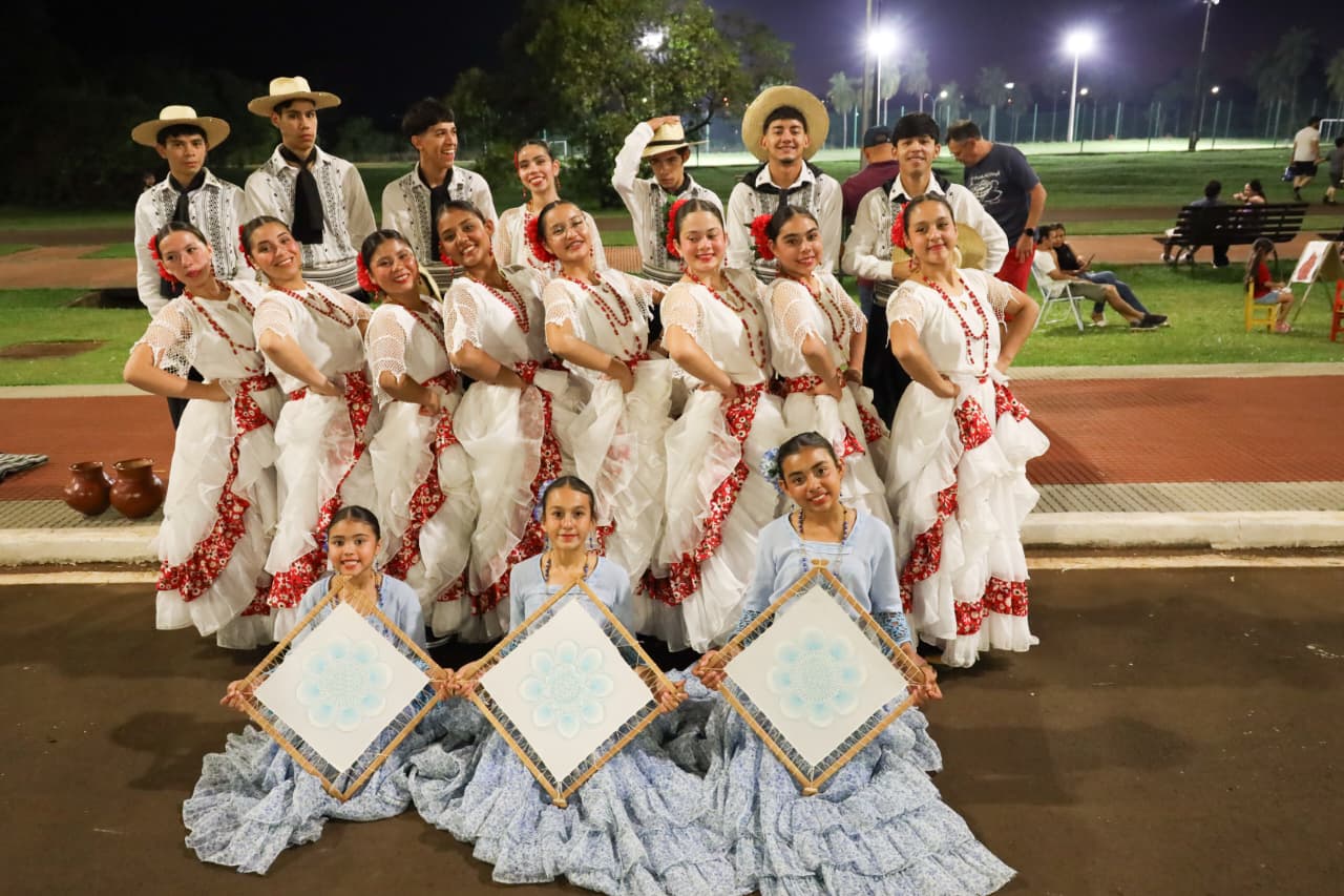 Por el día del turismo ofrecieron shows artísticos, artesanía y gastronomía en el Parque Tacuru Pucu de ITAIPU