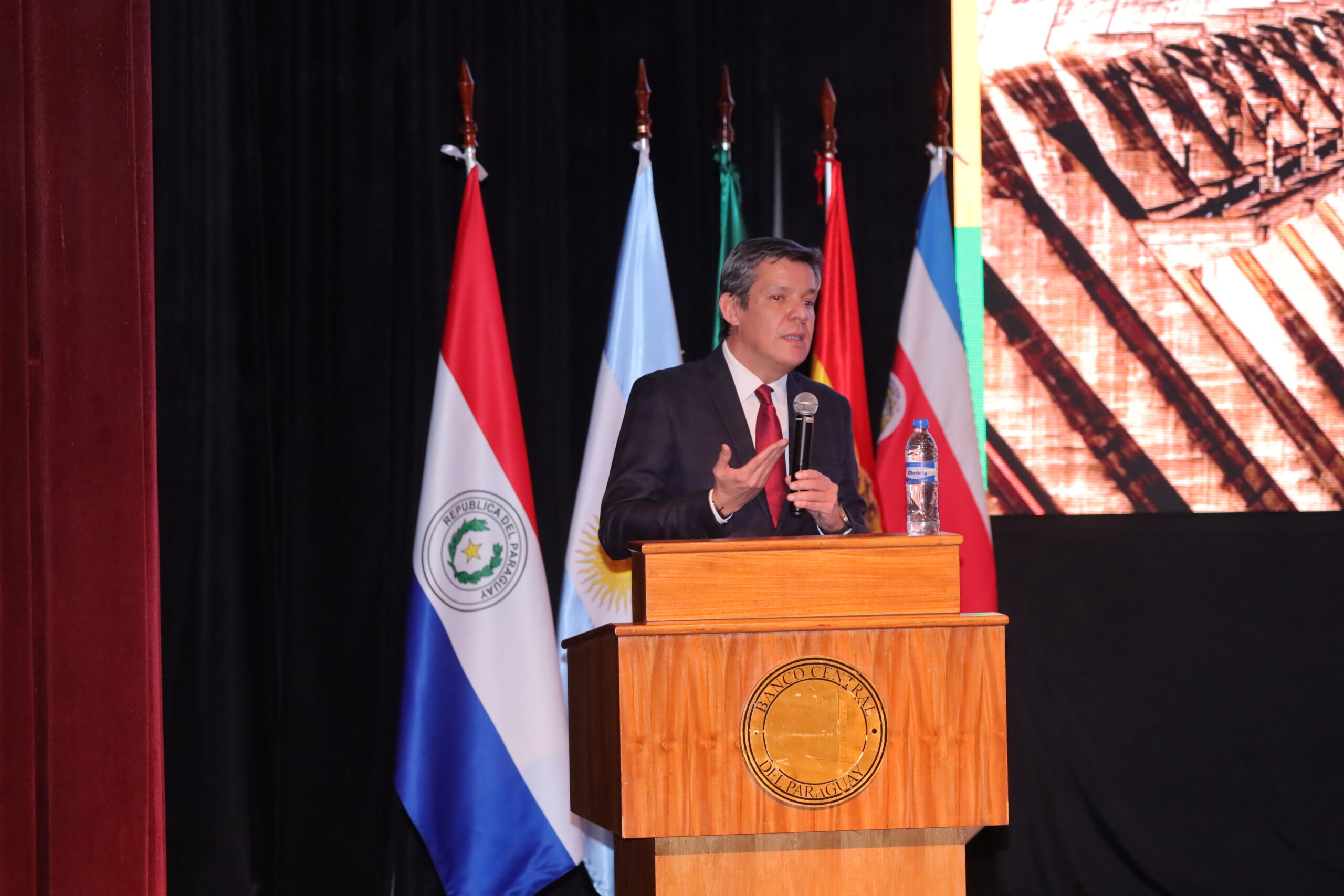 Director financiero resaltó gestión e incidencia de ITAIPU en la economía en congreso del Mercosur