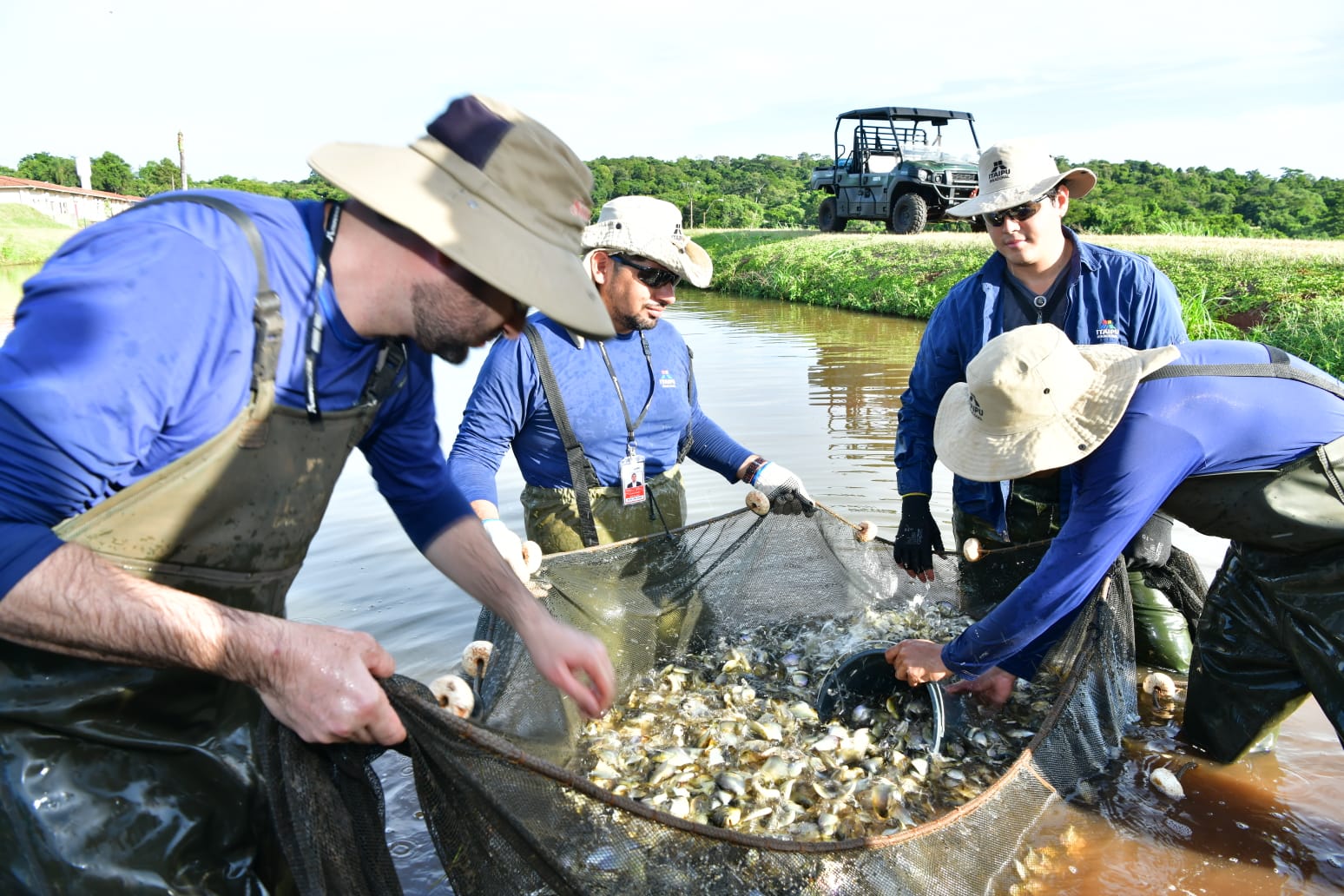 Técnicos de la Estación de Acuicultura de ITAIPU instan a respetar la veda pesquera y proteger la diversidad en los ríos