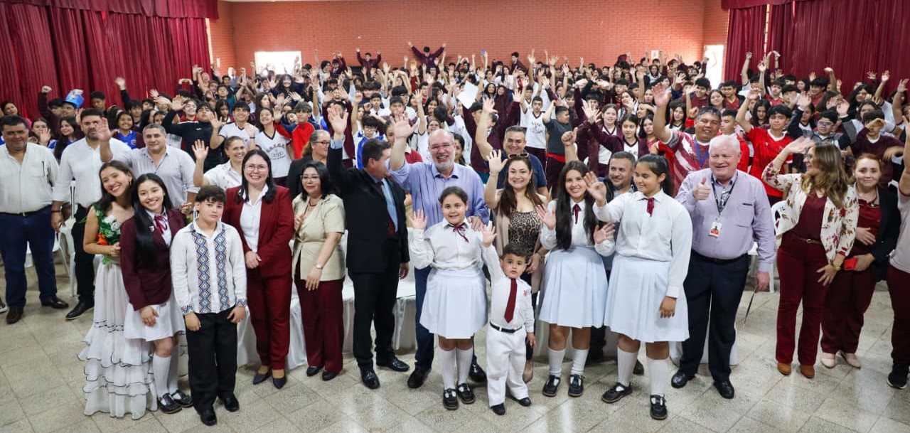 ITAIPU y asociación escolar analizan acciones para fortalecer la educación en Alto Paraná