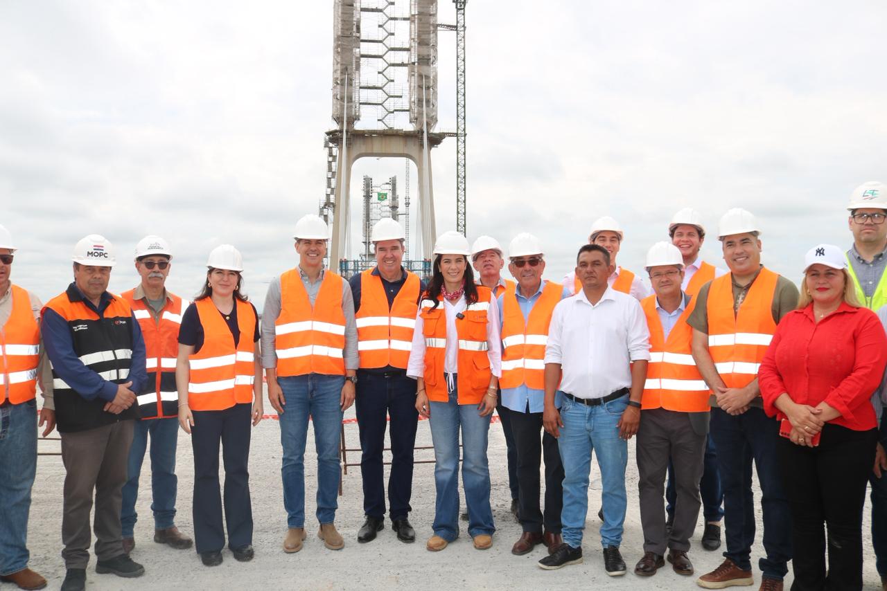 Presidente Peña constata avance del 82 % del Puente de la Bioceánica, financiado por ITAIPU