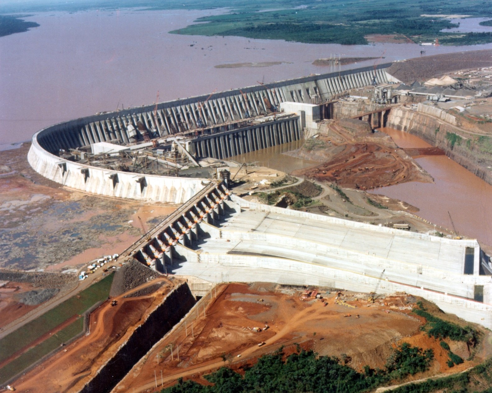 Se cumplen 43 años del cierre de compuertas para desvío del Paraná y formación del lago ITAIPU