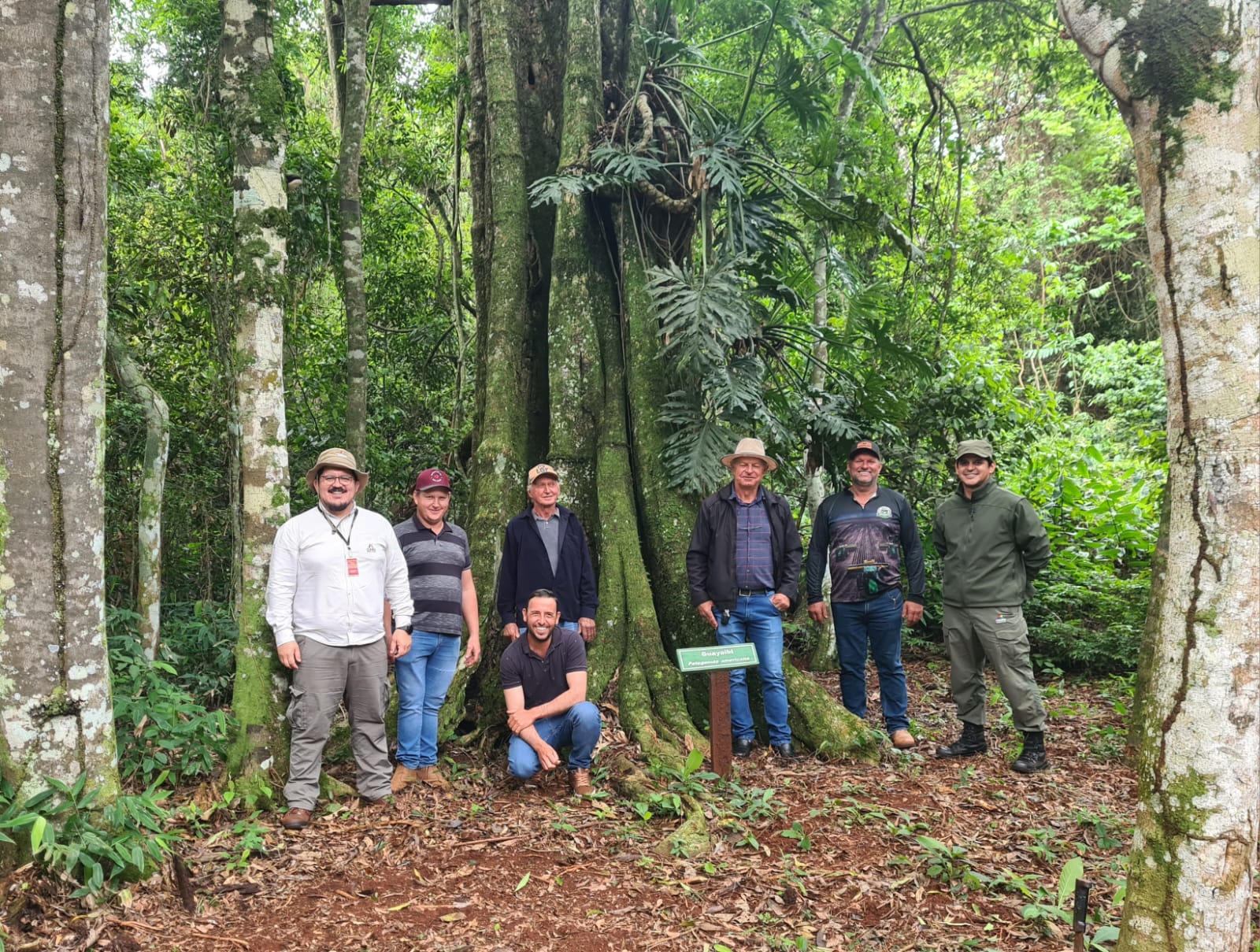 Productores de Santa Fe del Paraná visitaron la reserva Pikyry de ITAIPU
