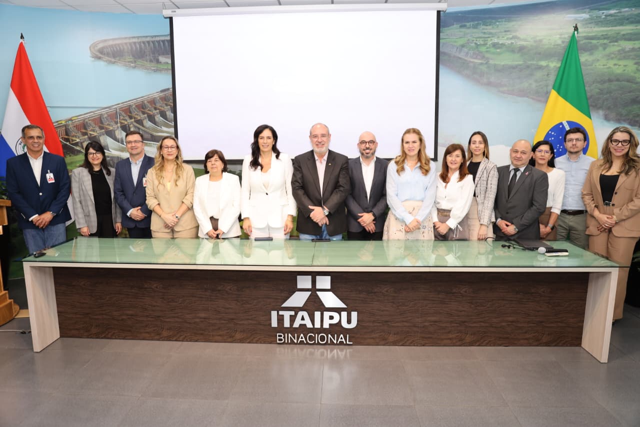 Presentan a equipo de Fundación Albert Einstein que diseñará la gestión hospitalaria del nuevo Hospital Nacional de Itauguá