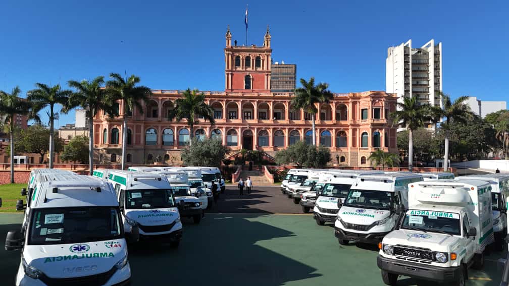 Salud Pública recibió 48 nuevas ambulancias, adquiridas por ITAIPU, destinadas a fortalecer el SEME
