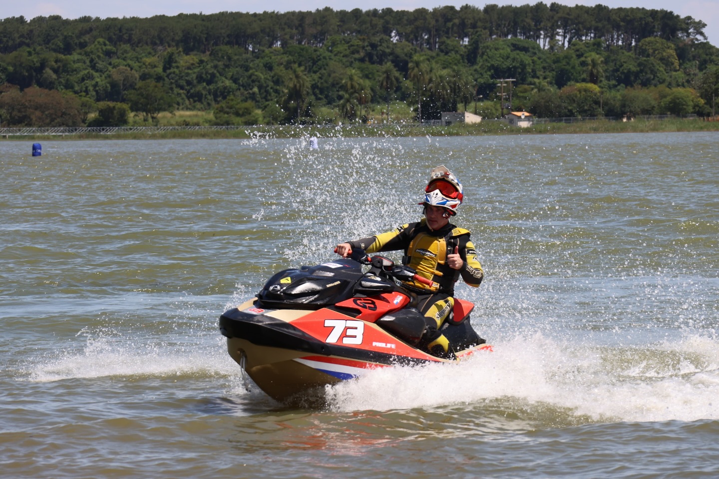 Playa Tacuru Pucu de ITAIPU fue el escenario del Campeonato UMP de Jet Ski