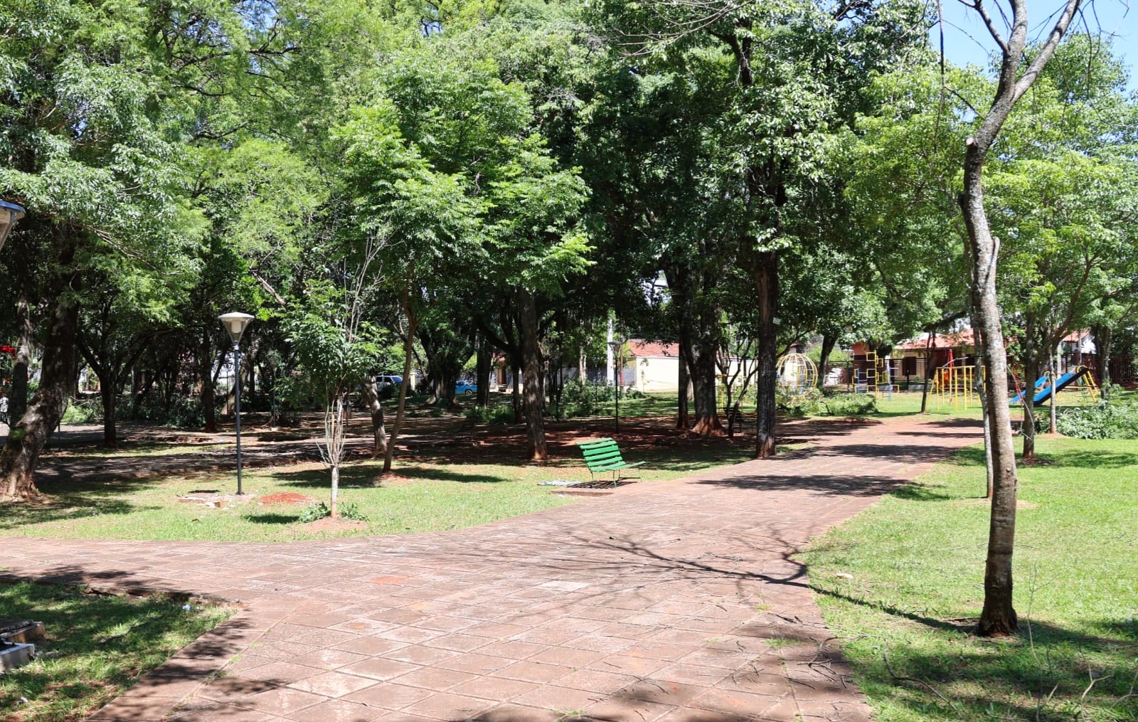 Binacional revitaliza la emblemática plaza Canindeyú de Ciudad del Este