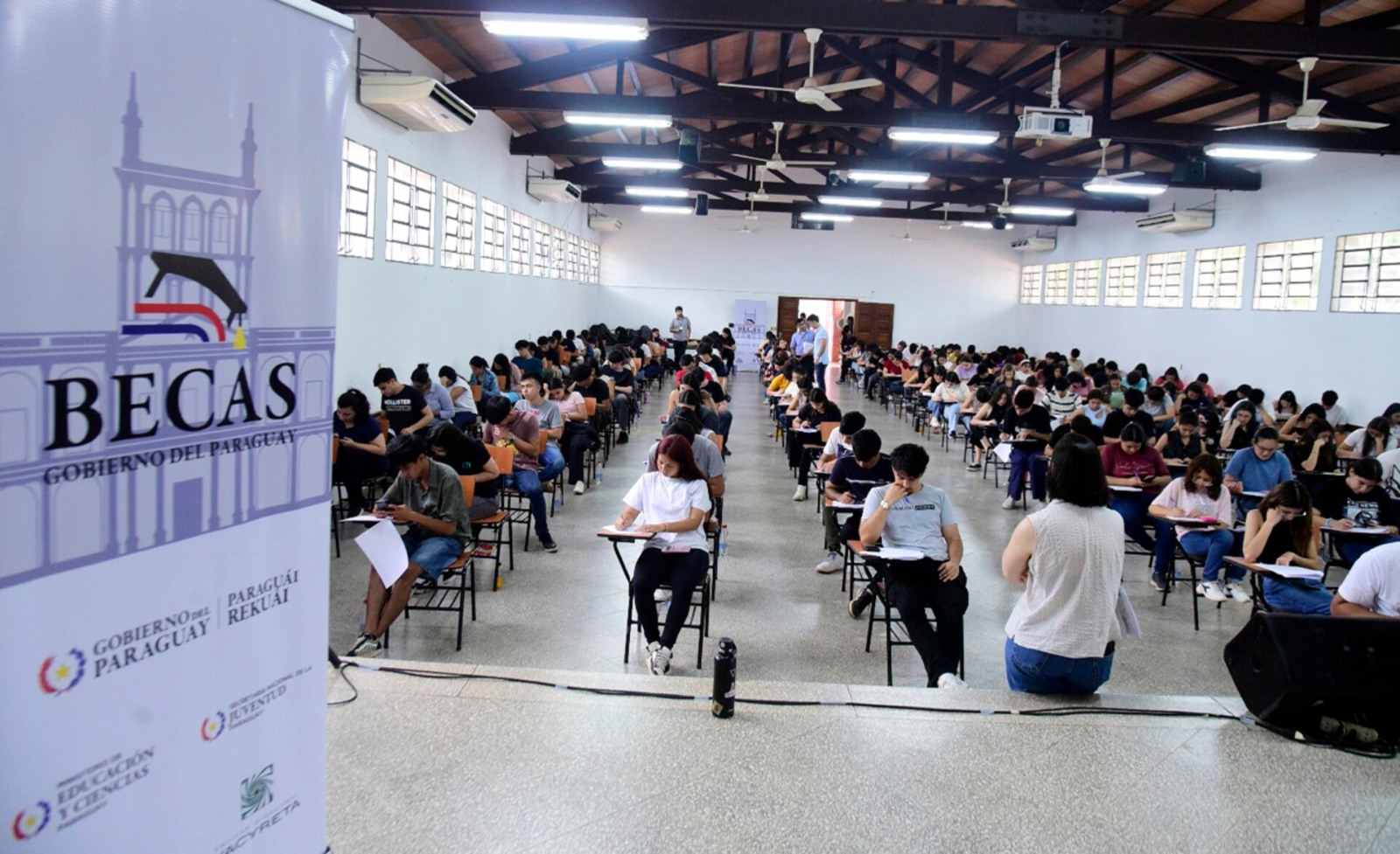 Central, Caaguazú y Alto Paraná concentran la mayor cantidad de postulantes para el examen de Becas Gobierno del Paraguay
