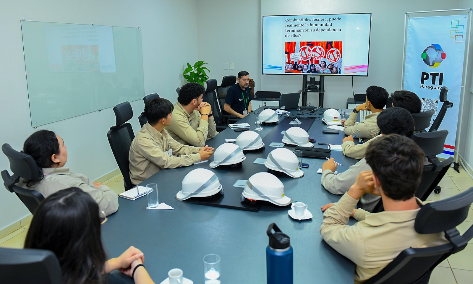 Parque Tecnológico ITAIPU capacitó sobre energías renovables a funcionarios de la ANDE