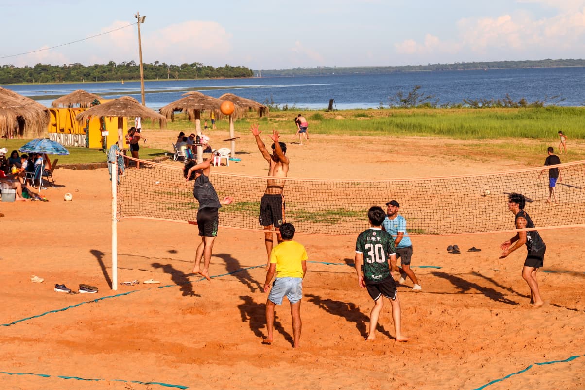 Playa del Parque Tacuru Pucu de ITAIPU se consolida como opción turística para el verano