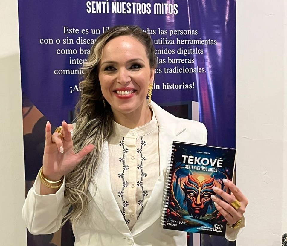 Empleada de ITAIPU es autora de la primera obra literaria 100% inclusiva