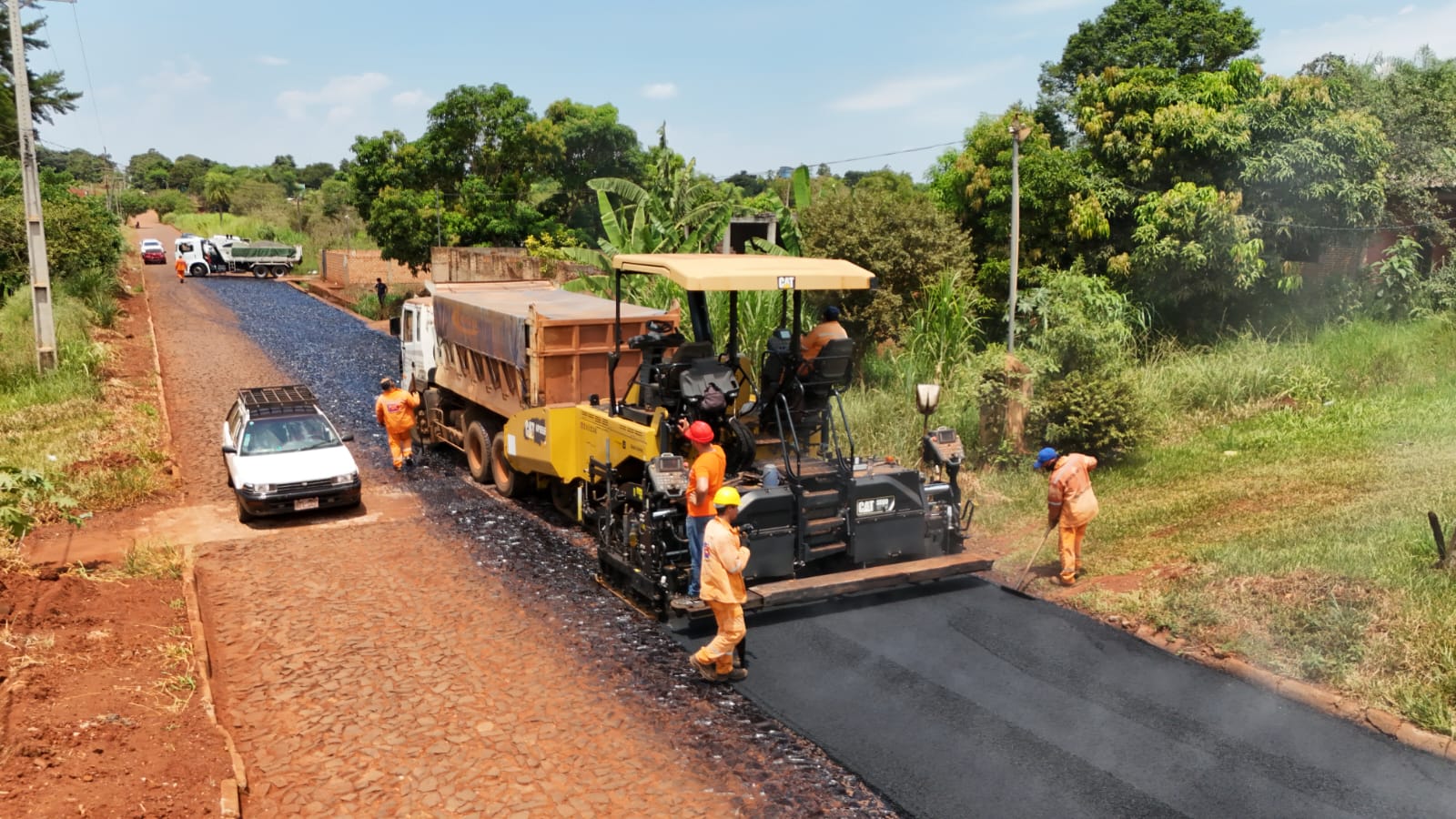 Avanza la pavimentación asfáltica de importante arteria del Km 9 de CDE, financiada por ITAIPU