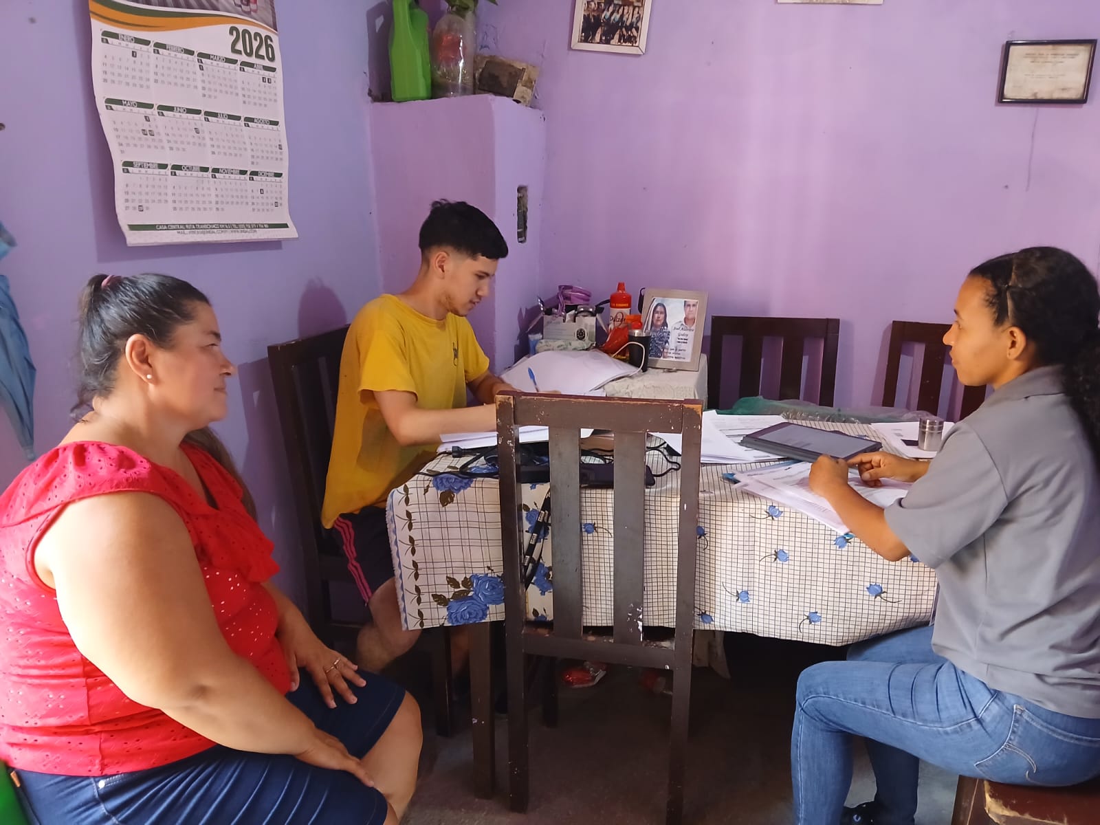 Censistas del INE visitan a postulantes a las becas del Gobierno residentes en Asunción y Central