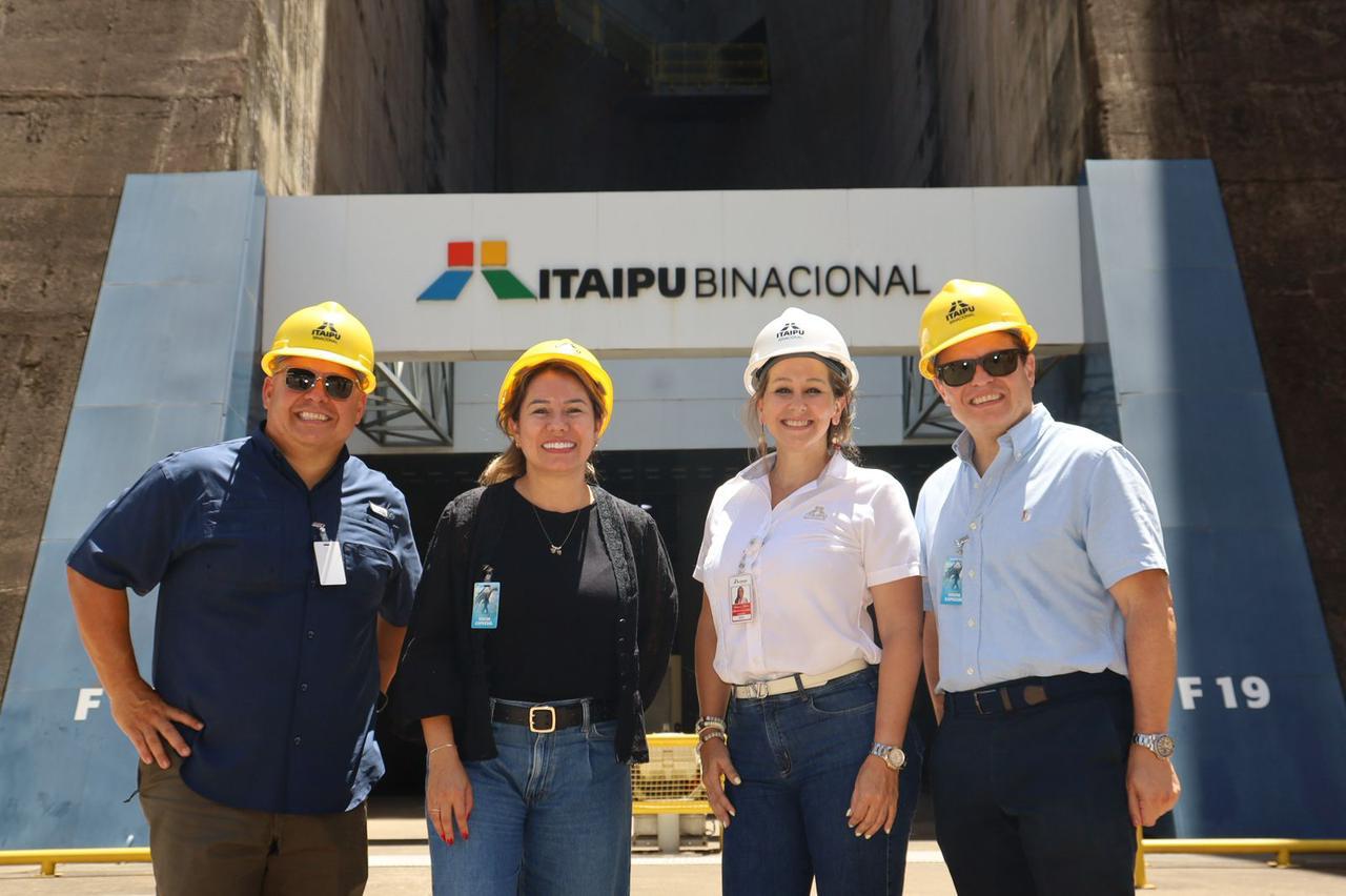Ministra de Turismo destaca el potencial del Complejo Turístico ITAIPU ante inversionistas