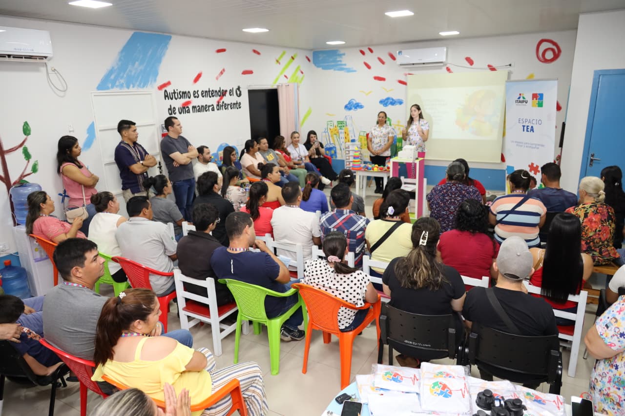 Profesionales del Ministerio de Salud realizan visita técnica a Centros TEA, equipados por ITAIPU
