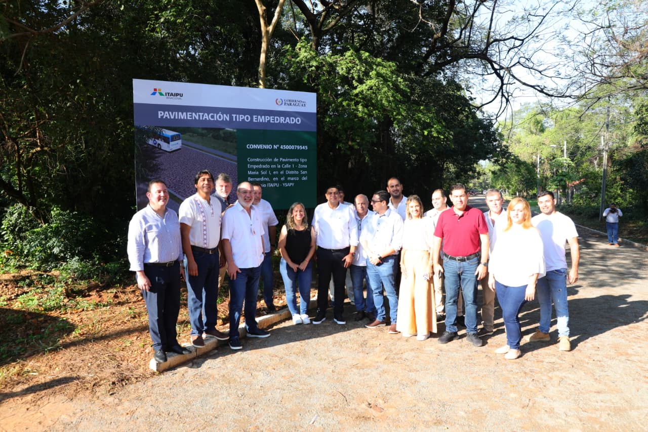 Director general de ITAIPU verifica el avance de asfaltados y empedrados en Cordillera por el Plan 1000
