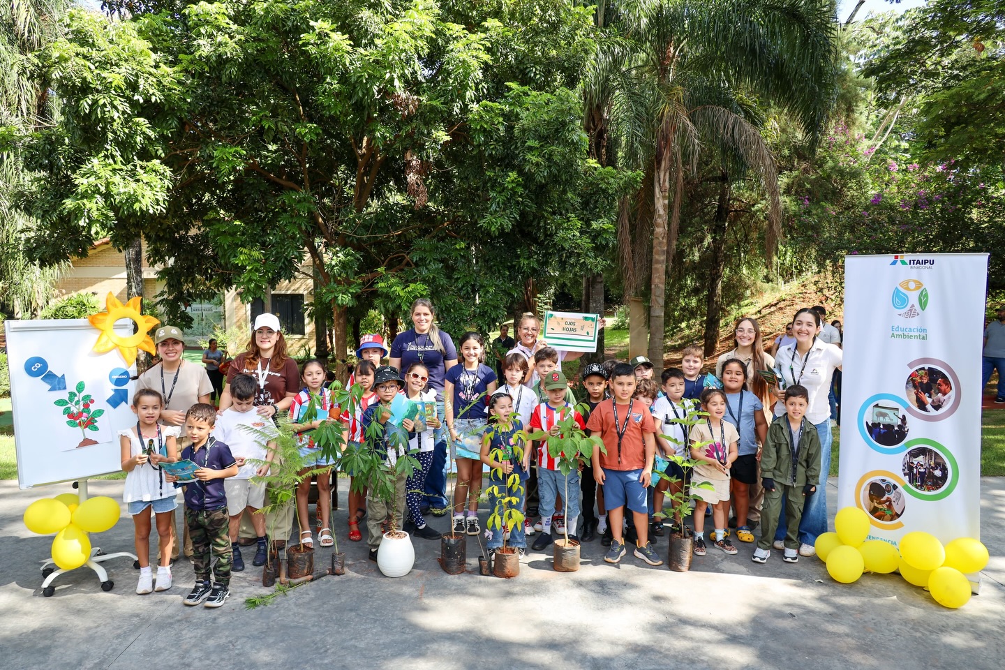 ITAIPU acerca a los niños al mundo de las plantas en taller “Ojo con las hojas”