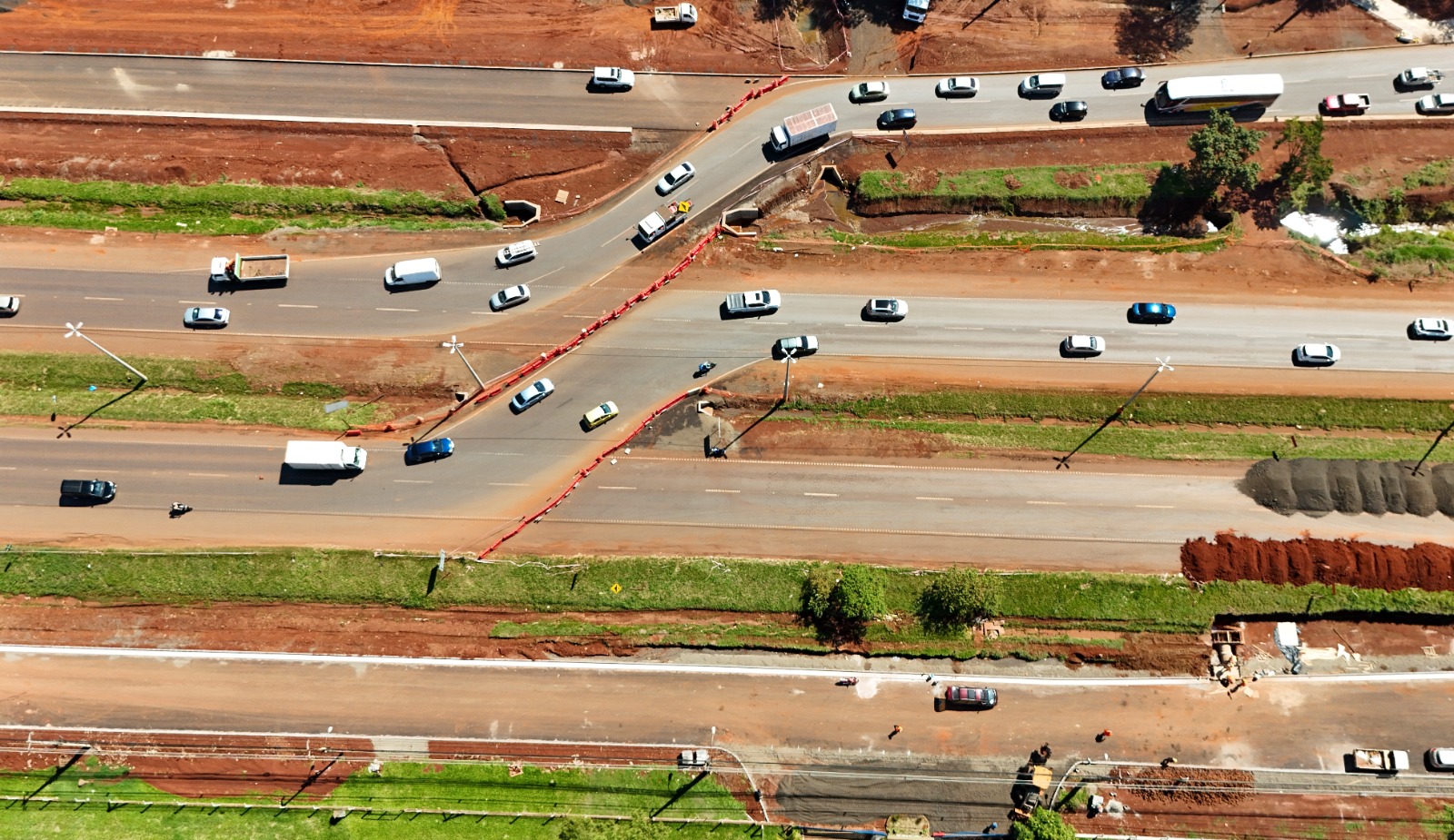Desvíos en el km 10 de CDE se utilizan fluidamente y prosigue construcción del viaducto que financia ITAIPU