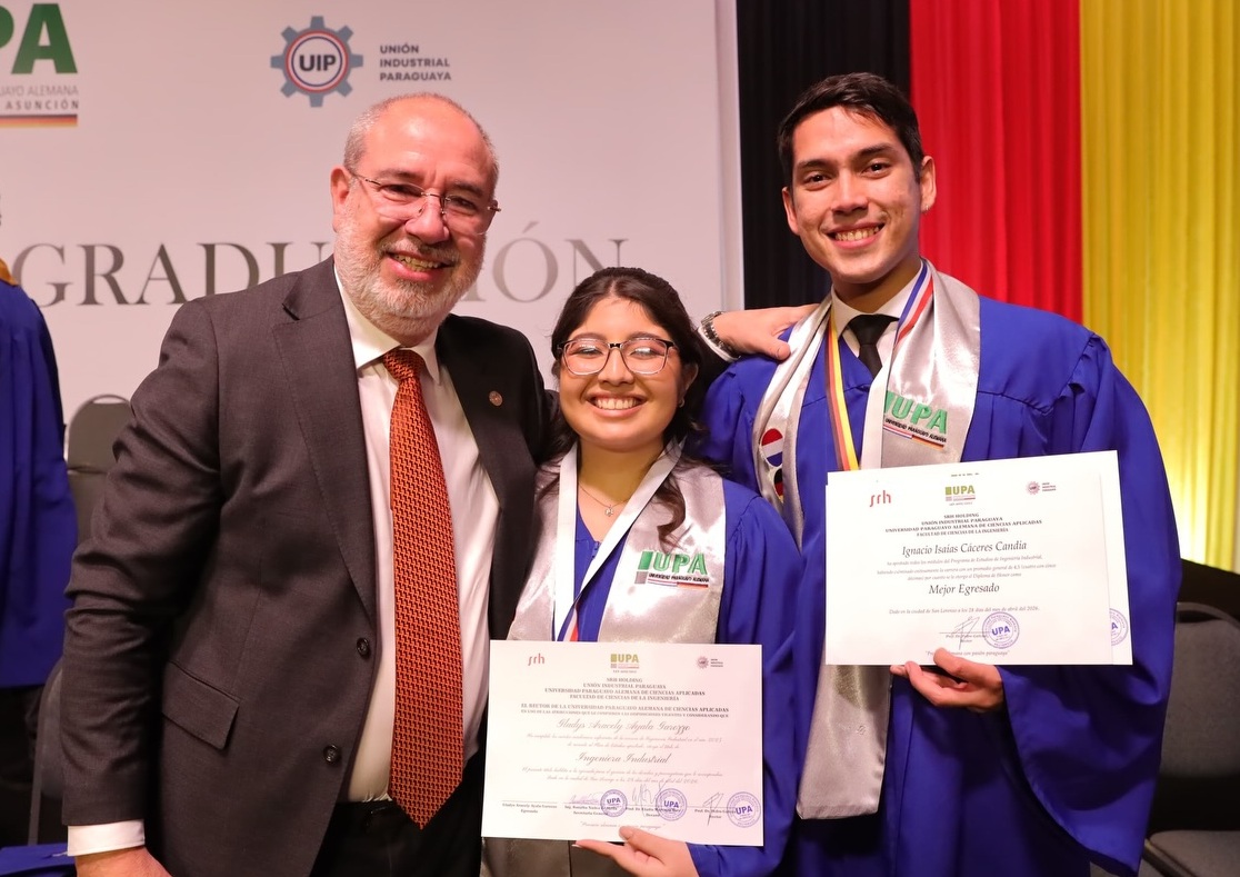 Becarios de ITAIPU egresaron con honores de la UPA y ampliaron sus conocimientos en el extranjero