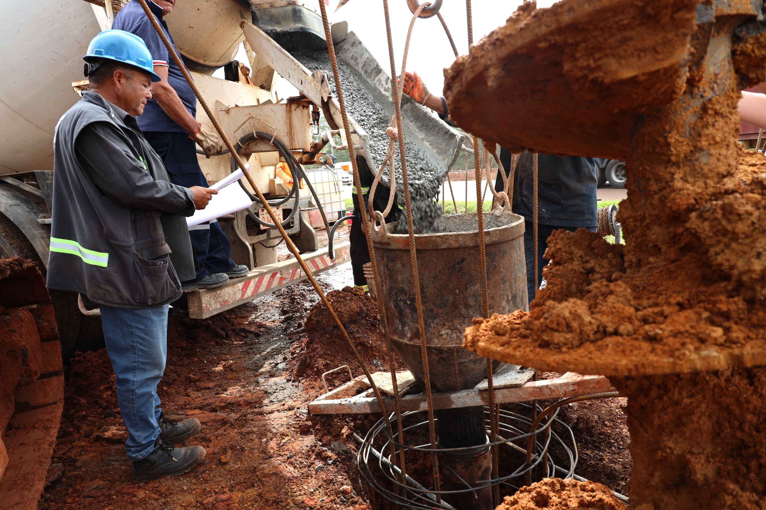 Se iniciaron las obras para hormigonado de pilotes del viaducto del Km 10 de CDE que financia ITAIPU