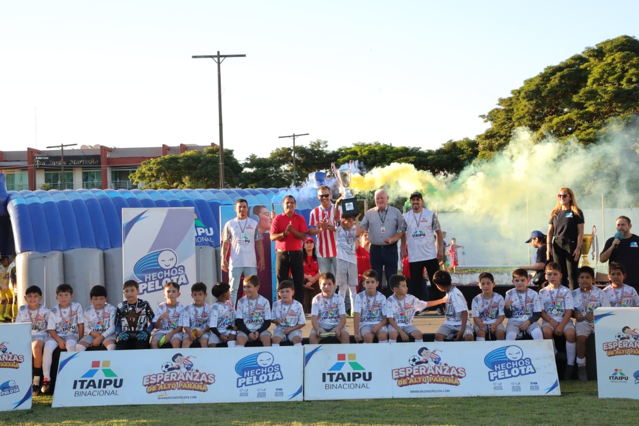 Equipos de Minga Guazú y Mallorquín son los campeones del torneo Esperanzas de Alto Paraná, organizado por ITAIPU