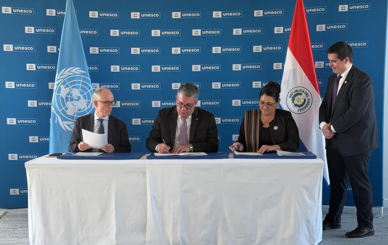 Paraguay y la UNESCO firman acuerdo para la realización del MAB-ICC 38 en sede de ITAIPU