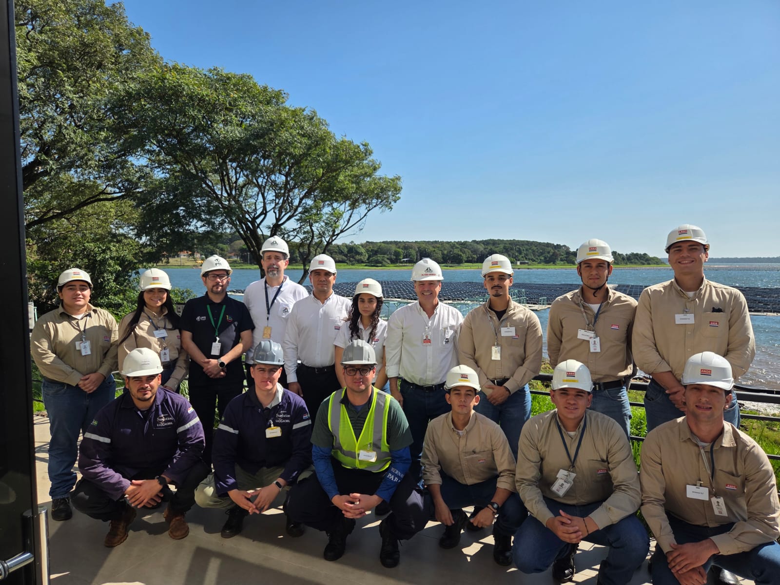 Profesionales de la ANDE se capacitan en energía fotovoltaica en la Planta Solar Flotante de ITAIPU