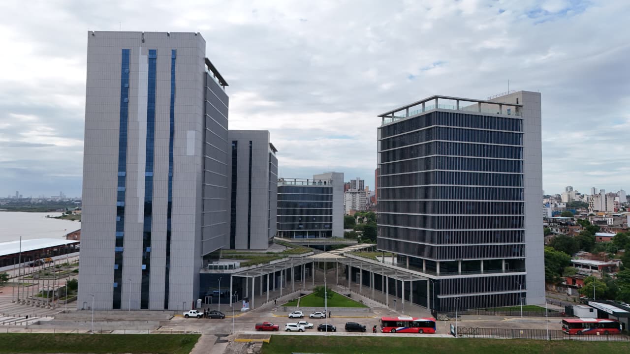 Directores verificaron las nuevas Oficinas de Gobierno equipadas por ITAIPU