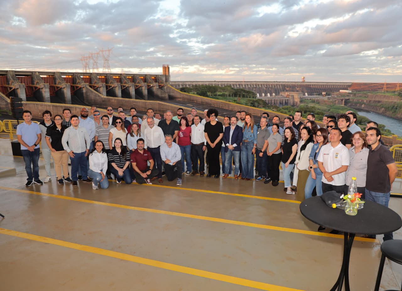 Referentes internacionales de energía conocieron las instalaciones de la Central Hidroeléctrica ITAIPU