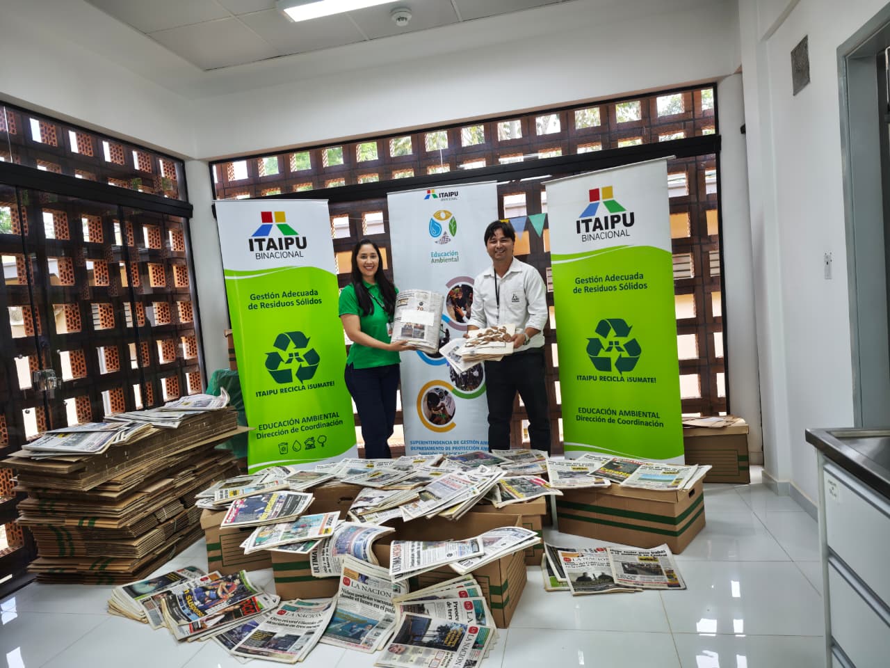 Entregan más de 150 kilos de papel diario al herbario de Tekotopa para el resguardo de muestras
