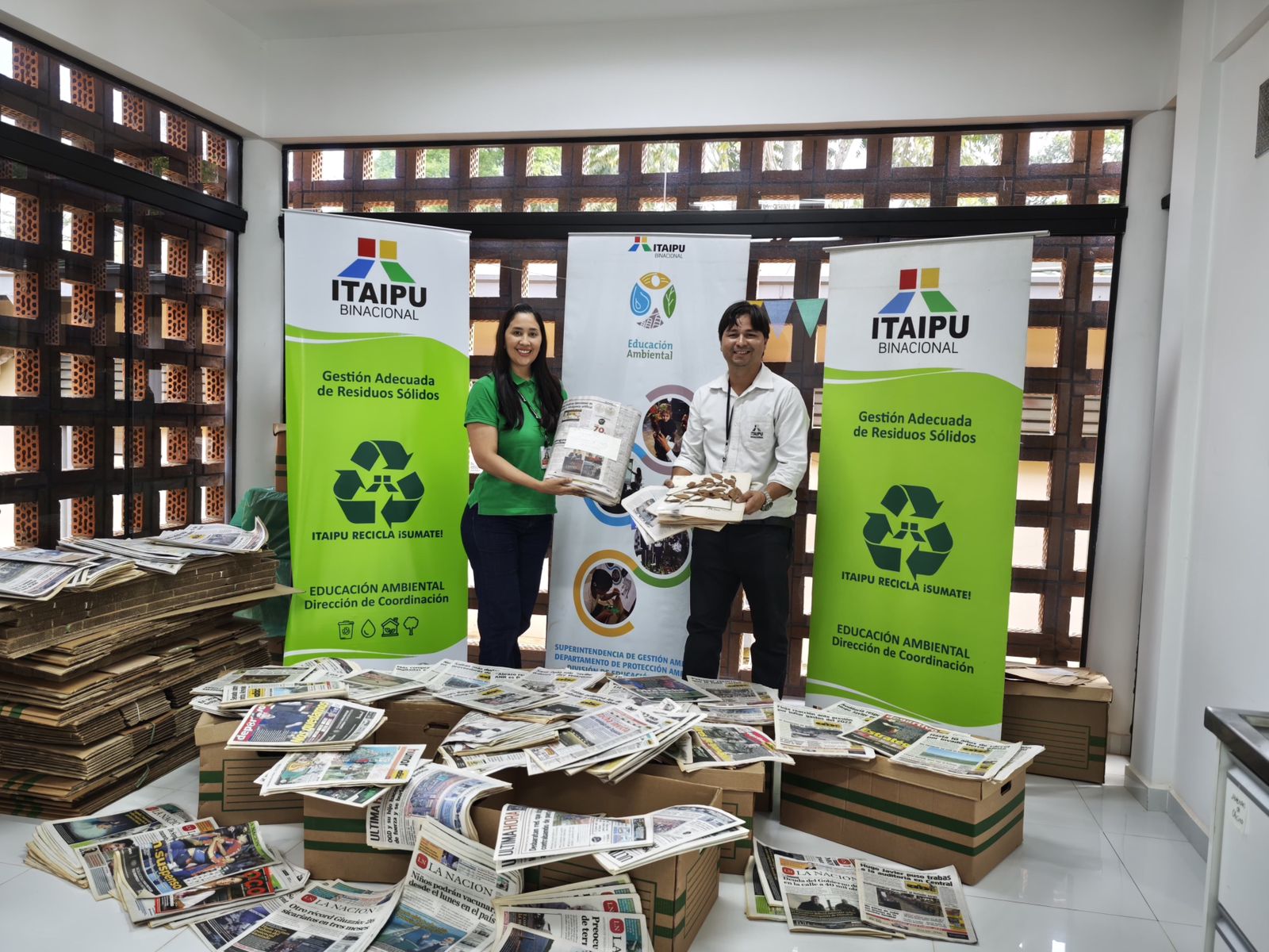 Entregan más de 150 kilos de papel diario al herbario de Tekotopa para el resguardo de muestras